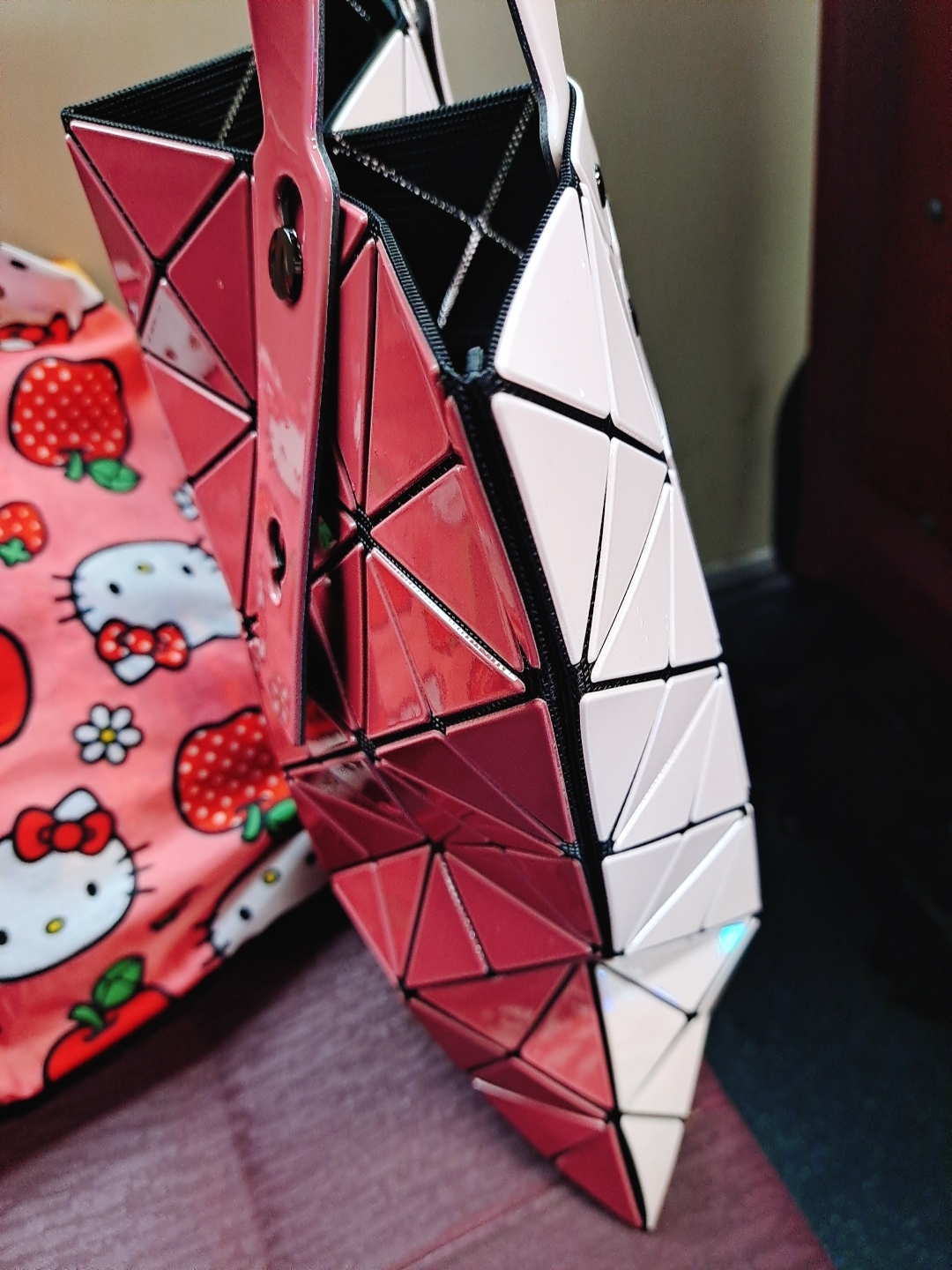 Bao Bao Issey Miyake Lucent W Tote Bag Pink Light Pink 착용 스타일