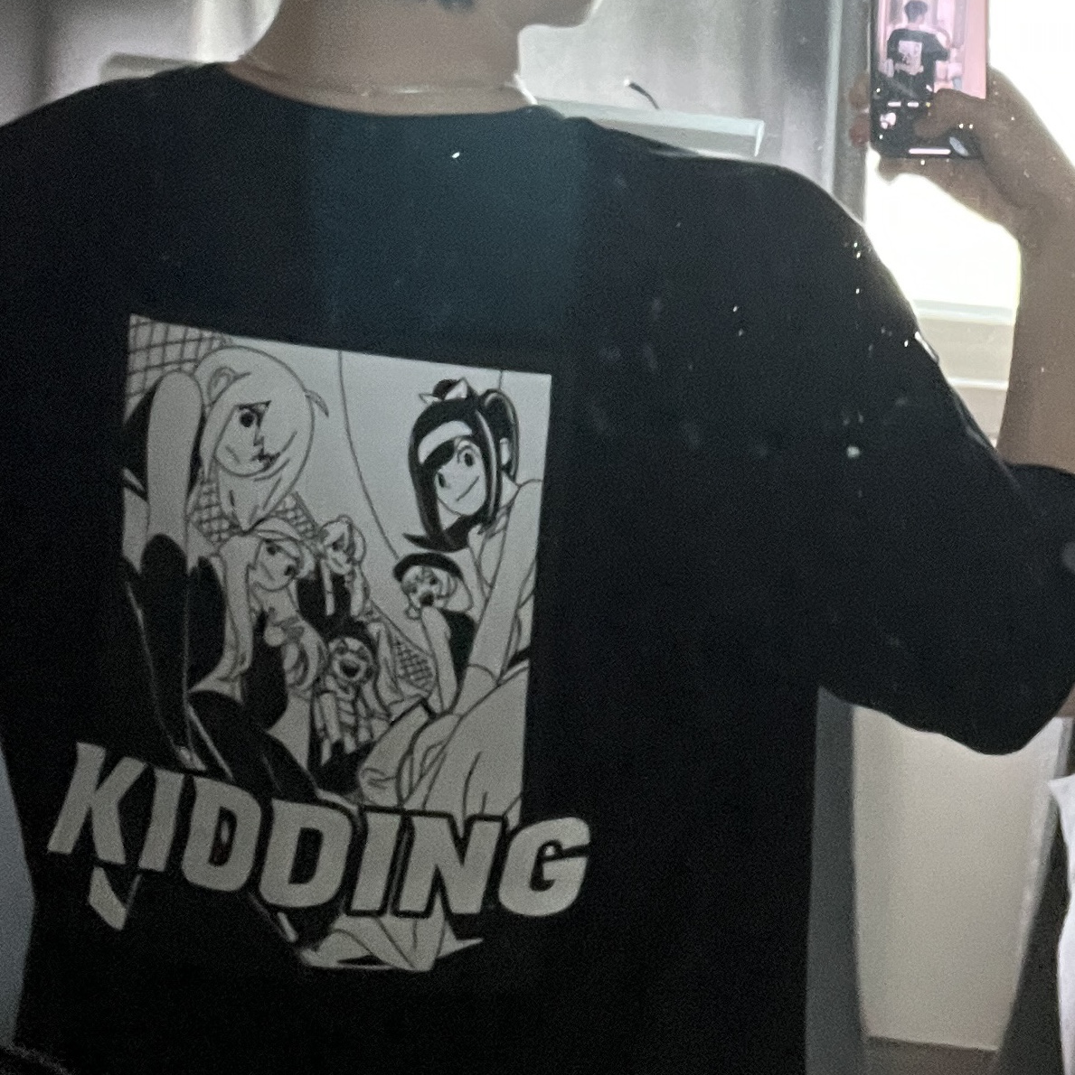 Spao x Woowakgood Isegye Idol Short Sleeve T-Shirt Black 착용 스타일 - 2