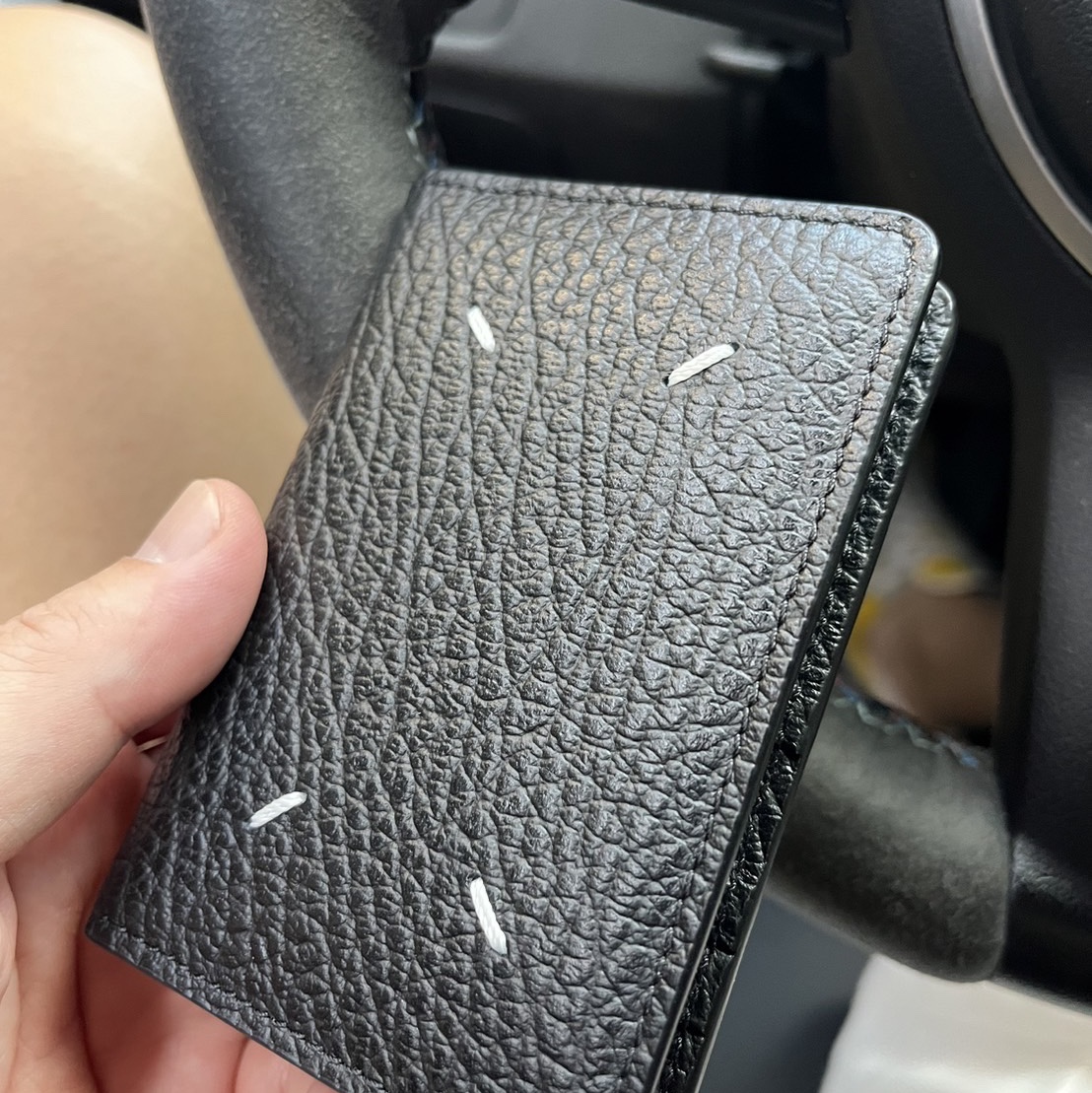Maison Margiela Bovine Leather Card Holder Black 착용 스타일