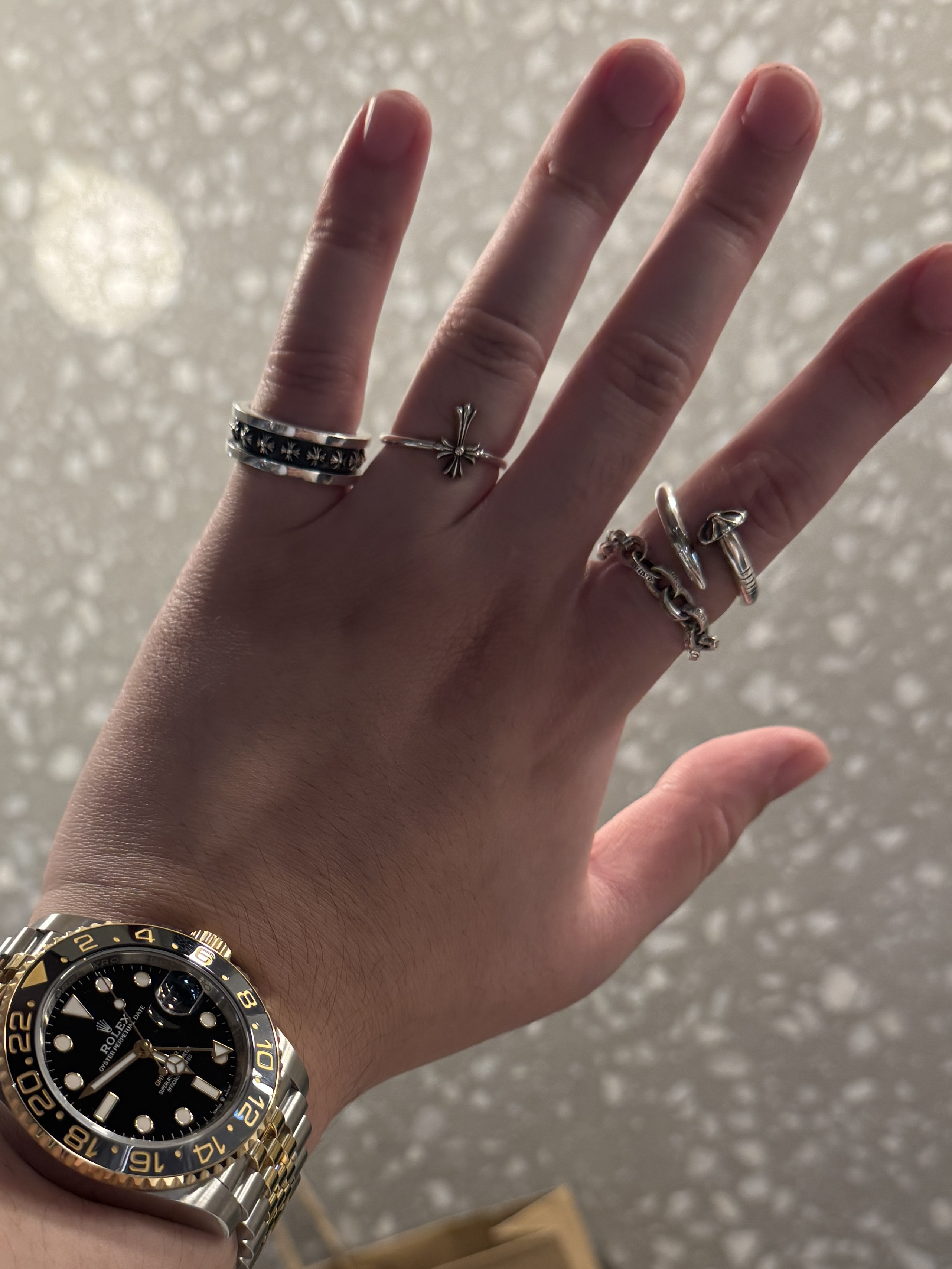 Rolex GMT-Master II 40mm 126713GRNR Black Jubilee 착용 스타일