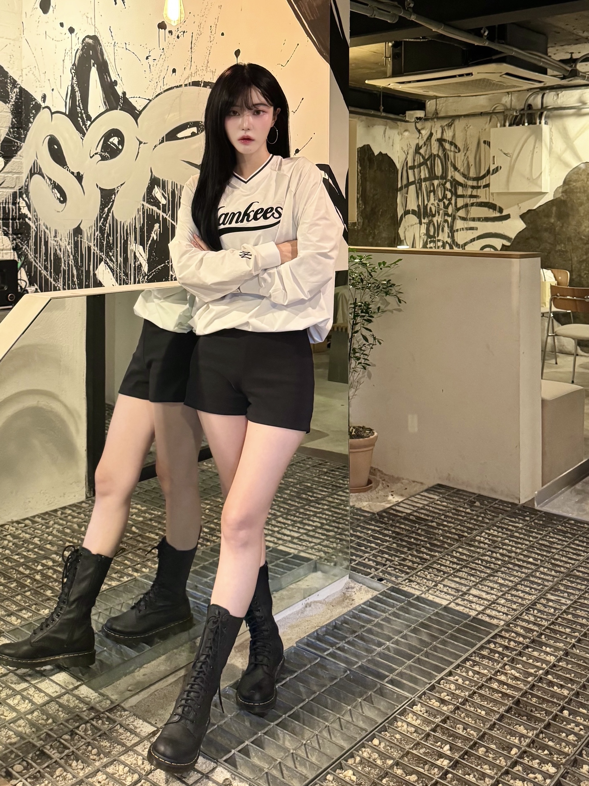 (W) Dr. Martens 1B99 Boots Black 착용 스타일 - 1
