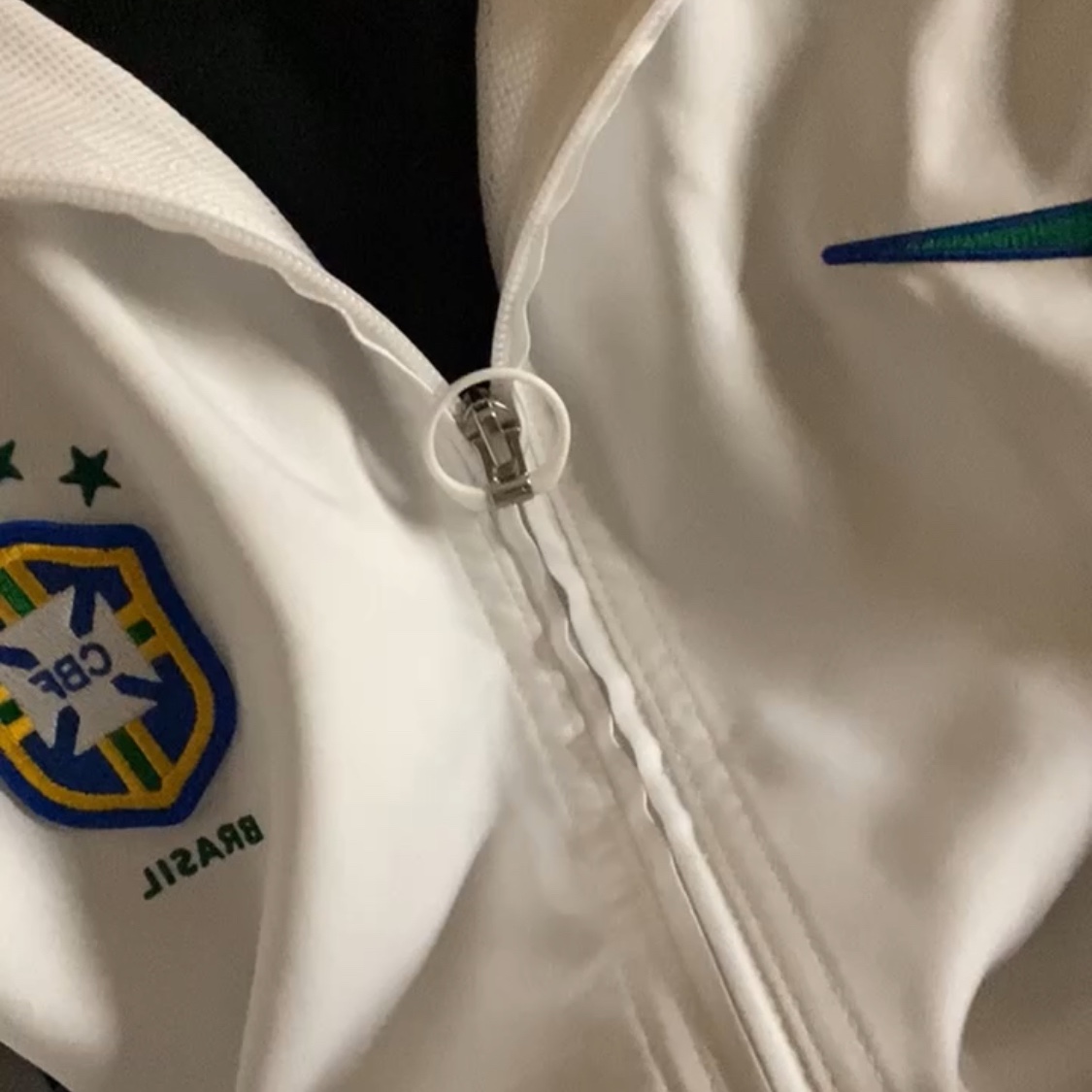 Nike Brazil 1998 Reissue Soccer Replica Track Jacket White (FZ6681-100) 착용 스타일