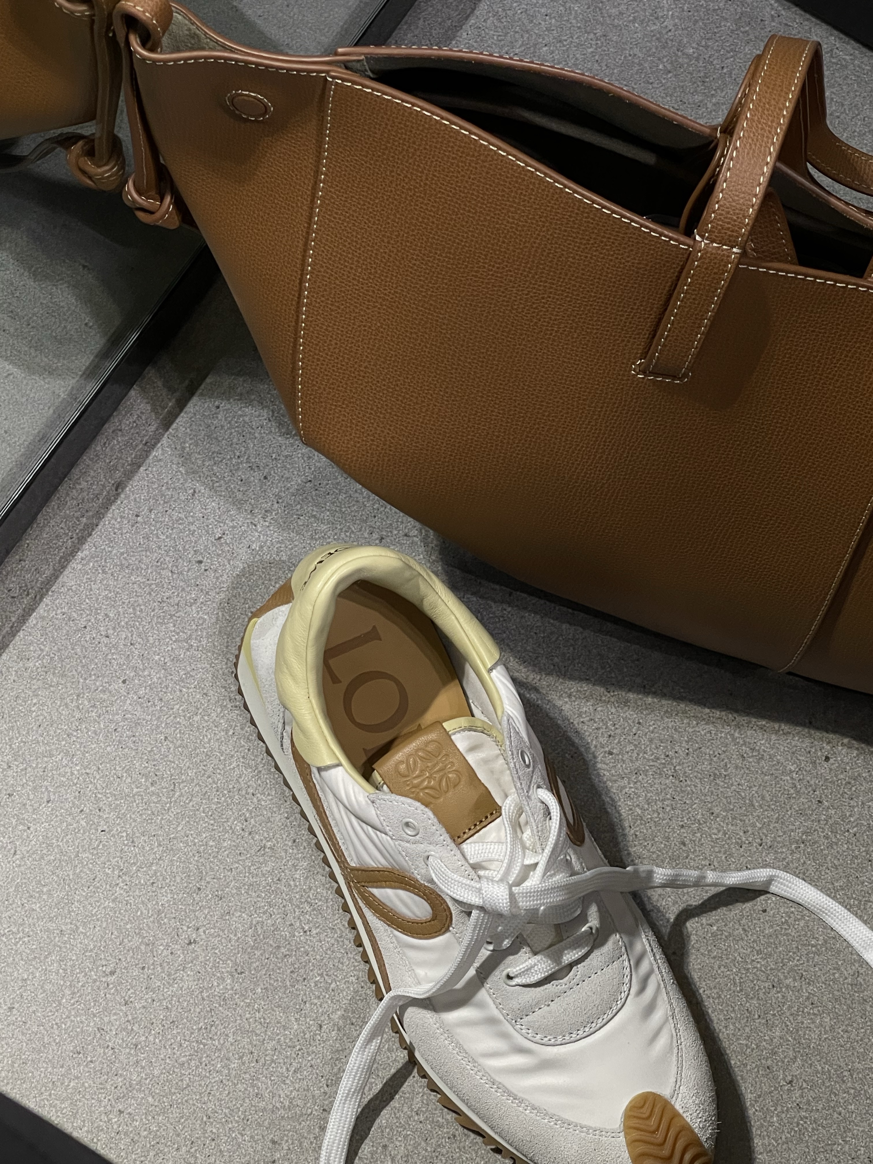 (W) Loewe Flow Runner In Nylon and Suede White Medium Concealer, Polene Cyme Camel 착용 스타일 - 1