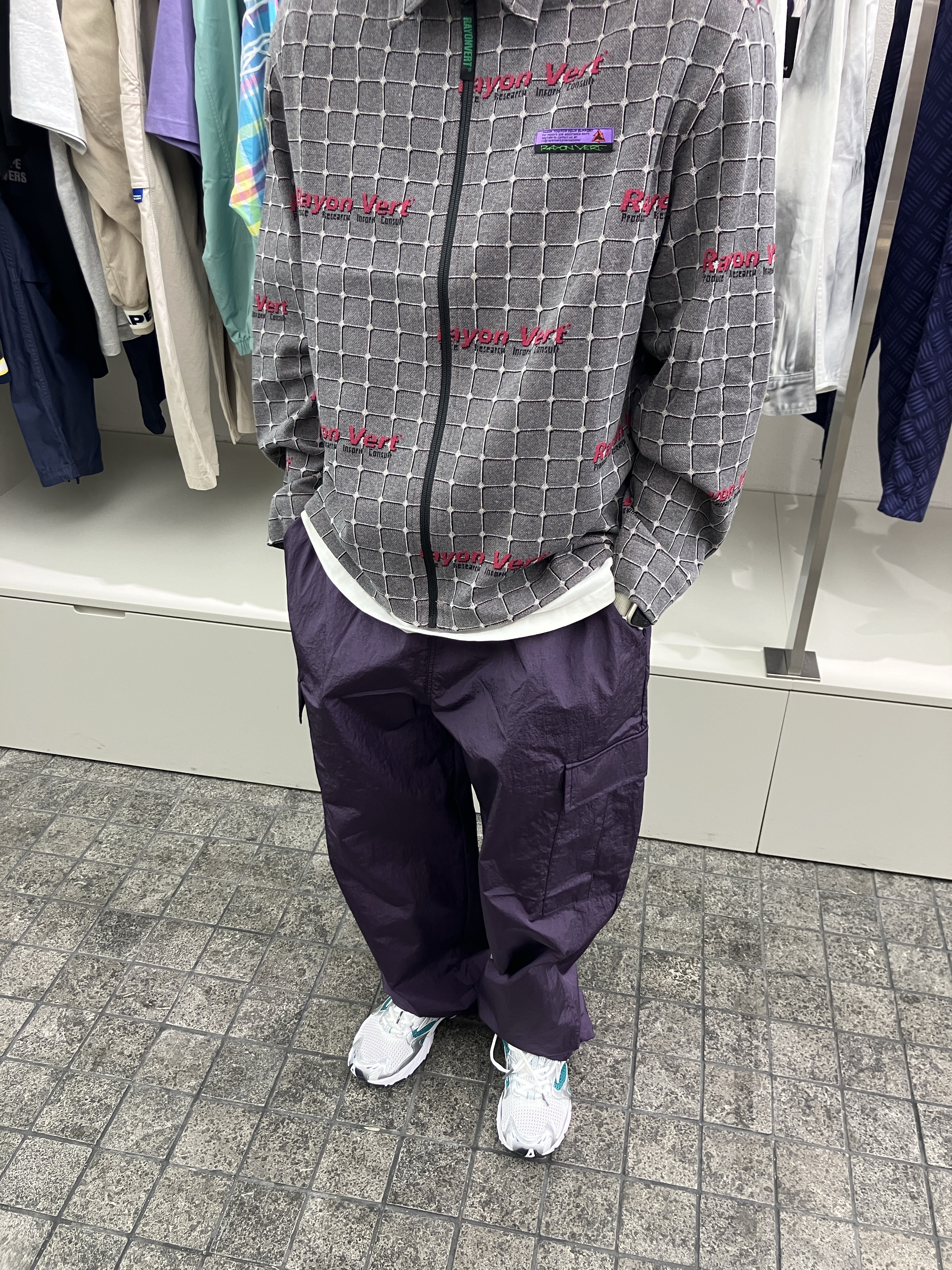 Rayon Vert Hazardous LS Shirt Hazardous Grid - 24FW, Pop Trading Company Cargo Track Pants Mysterioso - 24FW 착용 스타일 - 2