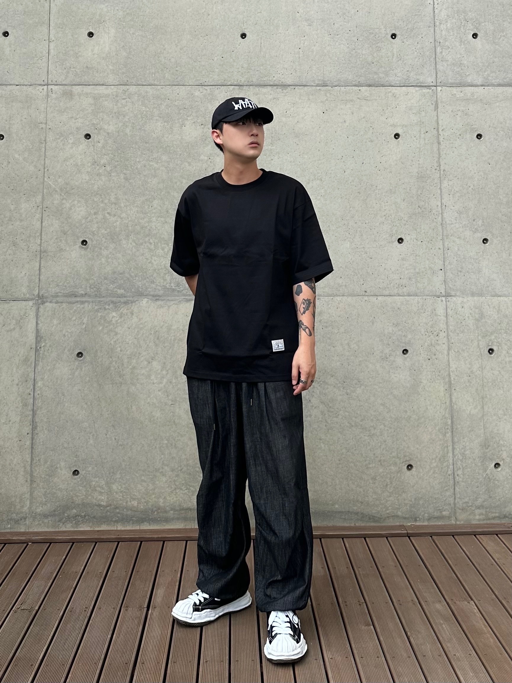 Maison Mihara Yasuhiro Peterson OG Sole Canvas Low Sneakers Black 착용 스타일 - 1