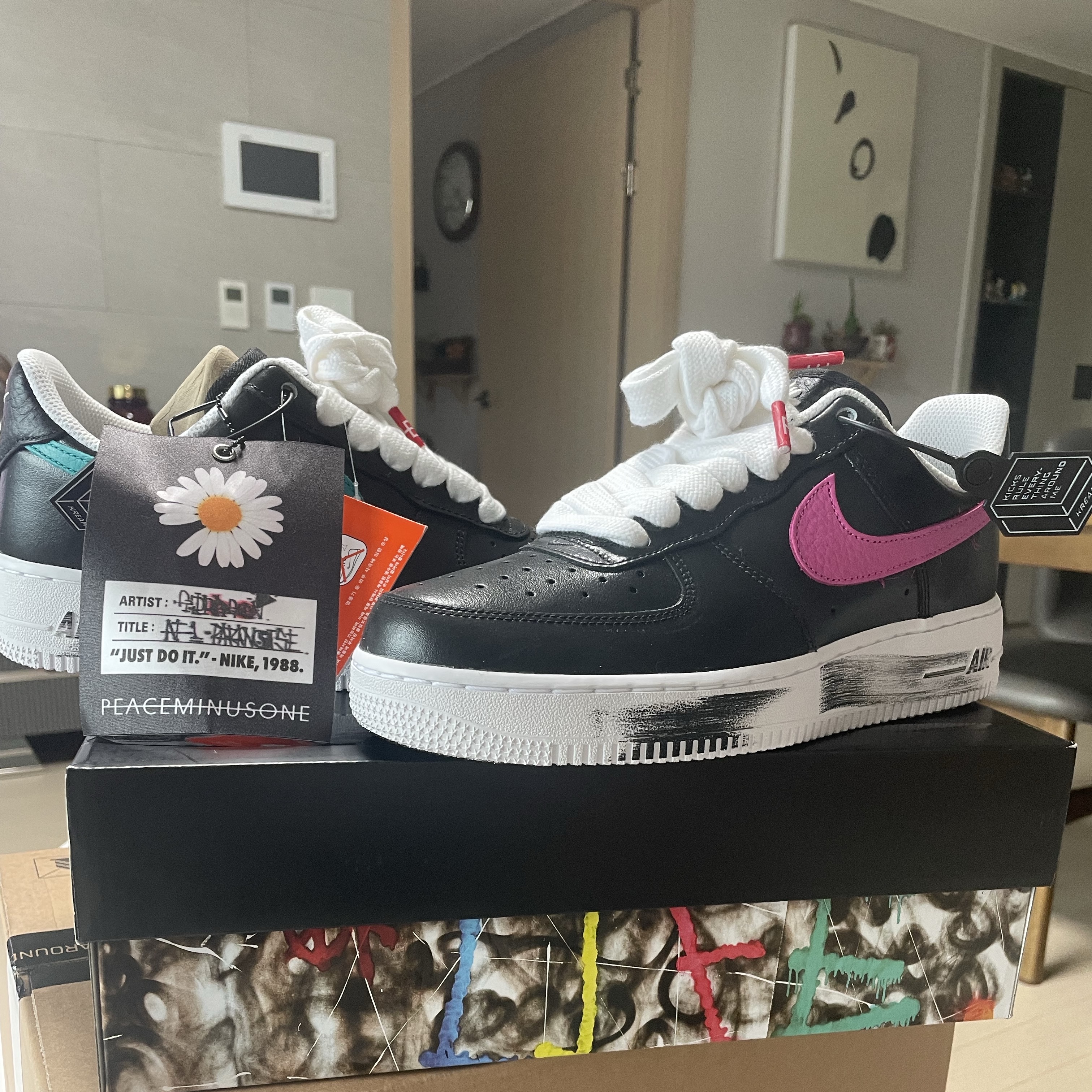 Nike x Peaceminusone Air Force 1 Low Para-Noise 3.0 Black and Multicolor 착용 스타일