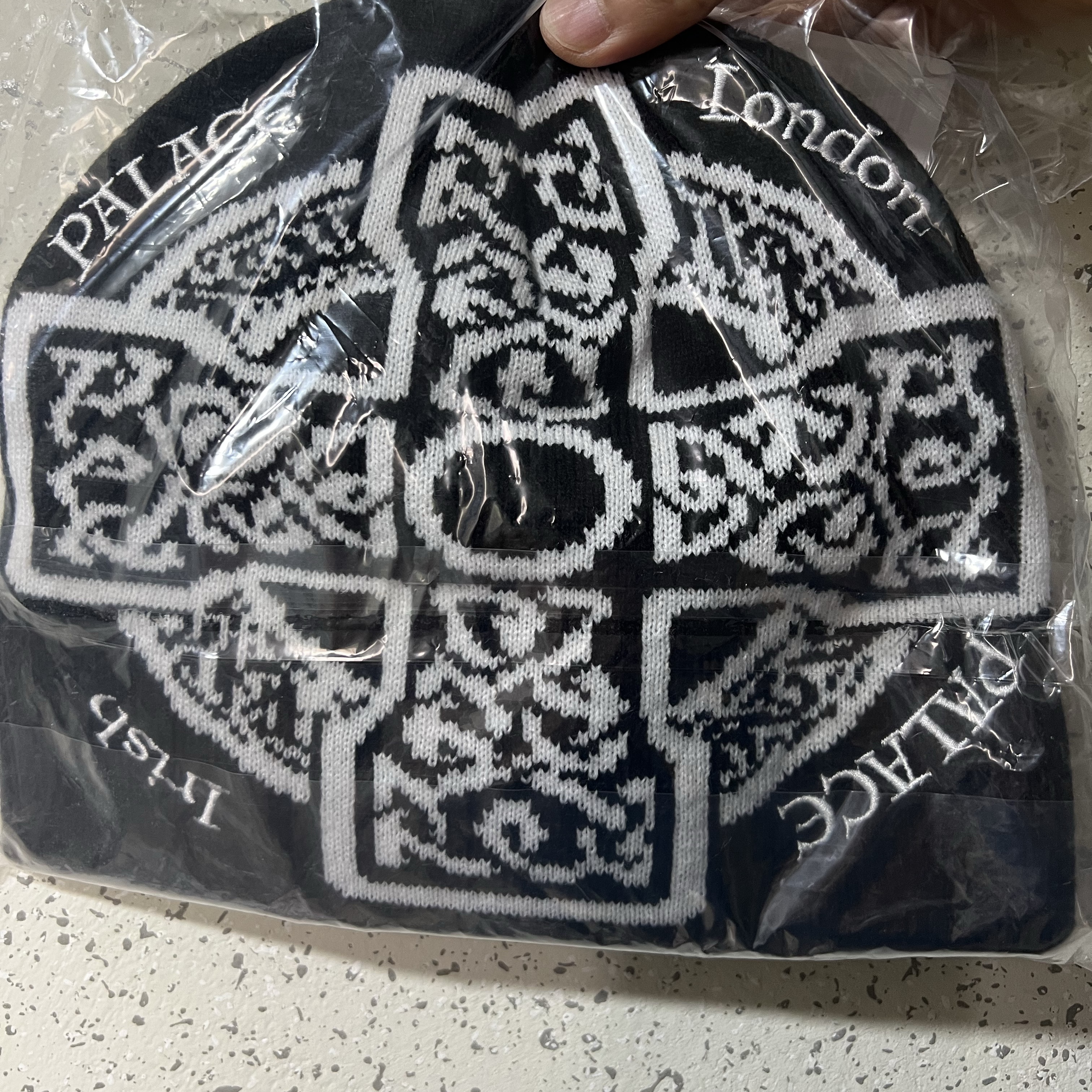 Palace Celtic Nein Cuff Beanie Black - 24FW 착용 스타일 - 1