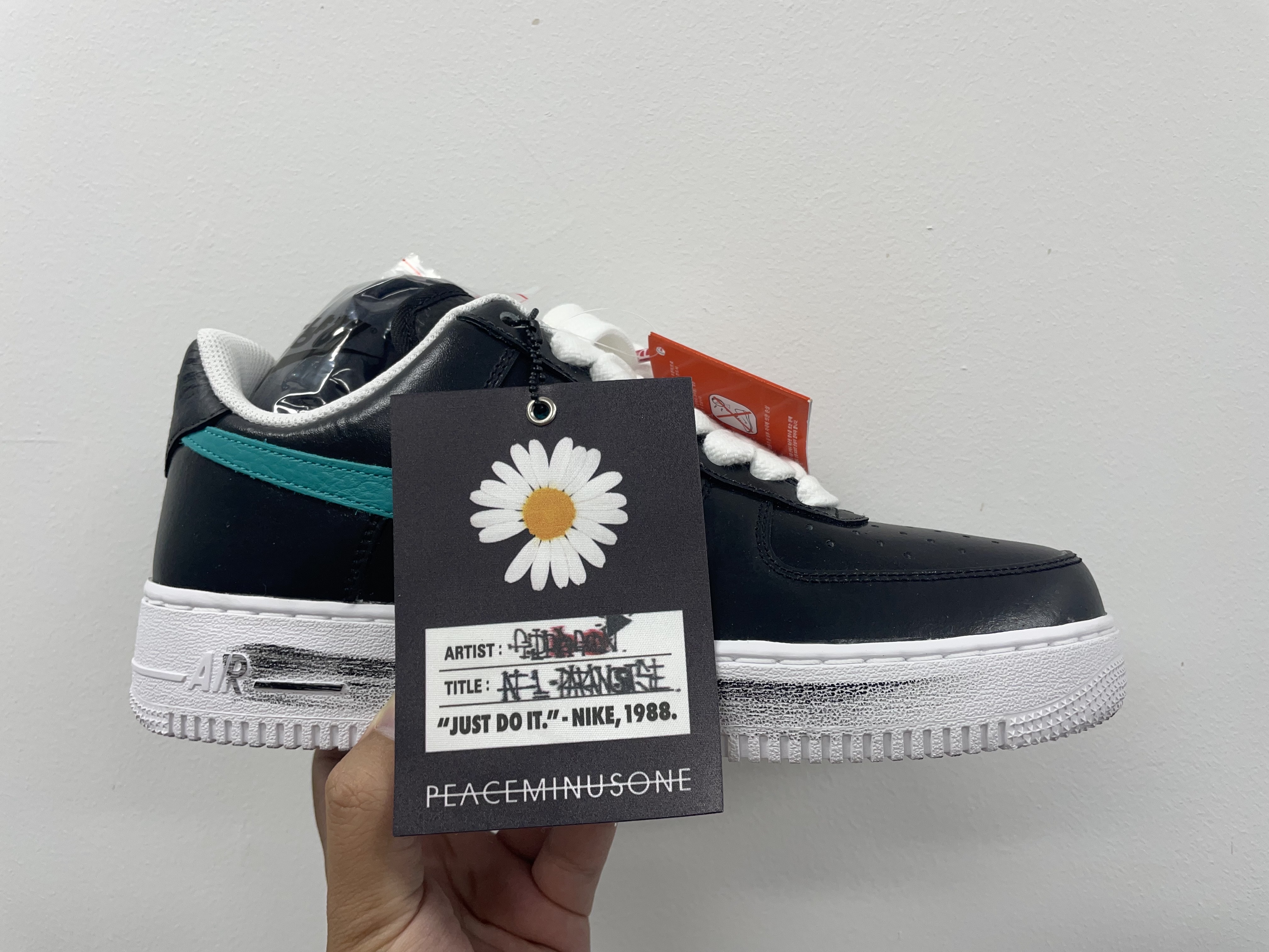 Nike x Peaceminusone Air Force 1 Low Para-Noise 3.0 Black and Multicolor 착용 스타일