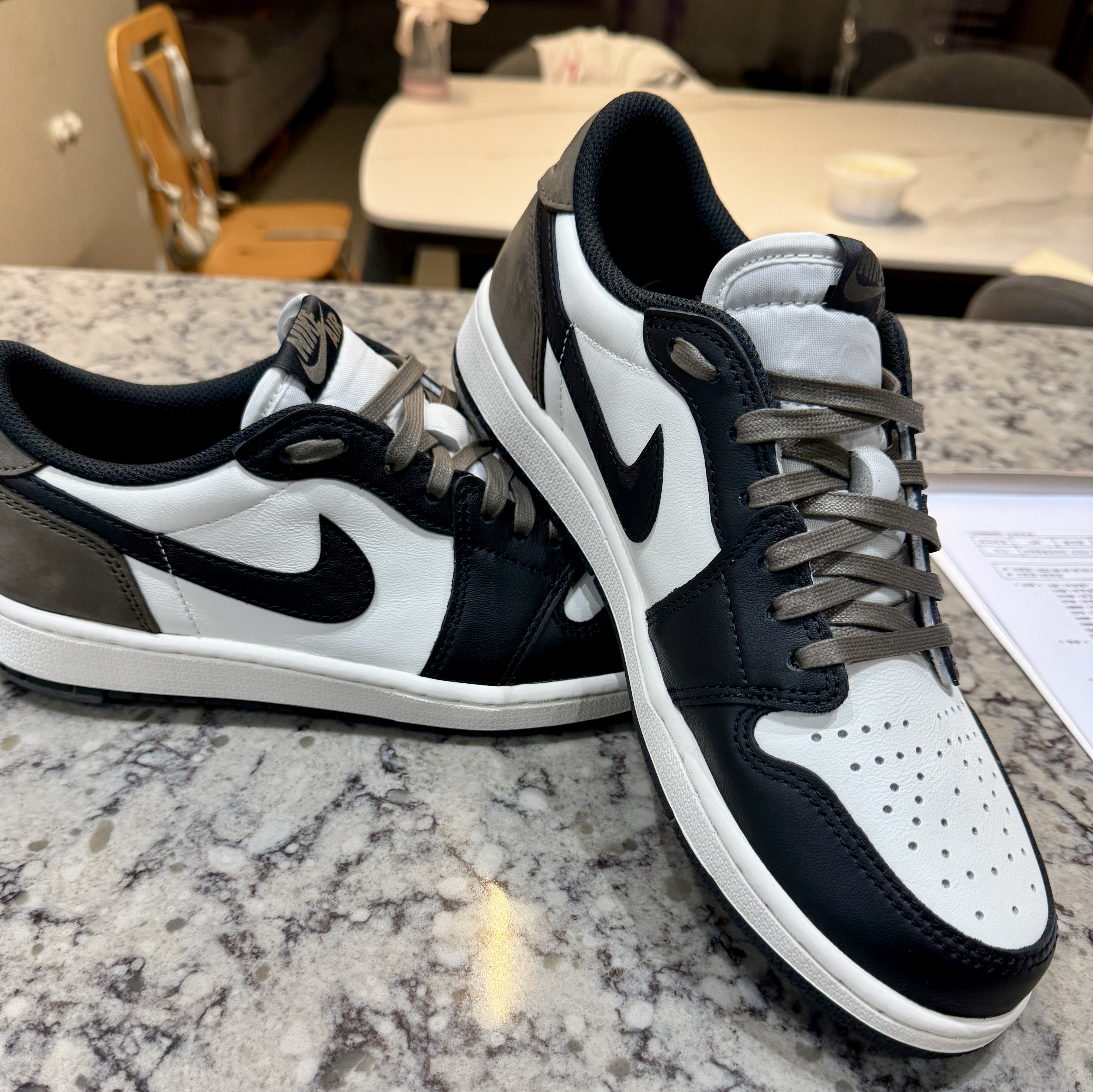 Jordan 1 Retro Low OG Mocha 착용 스타일 - 2