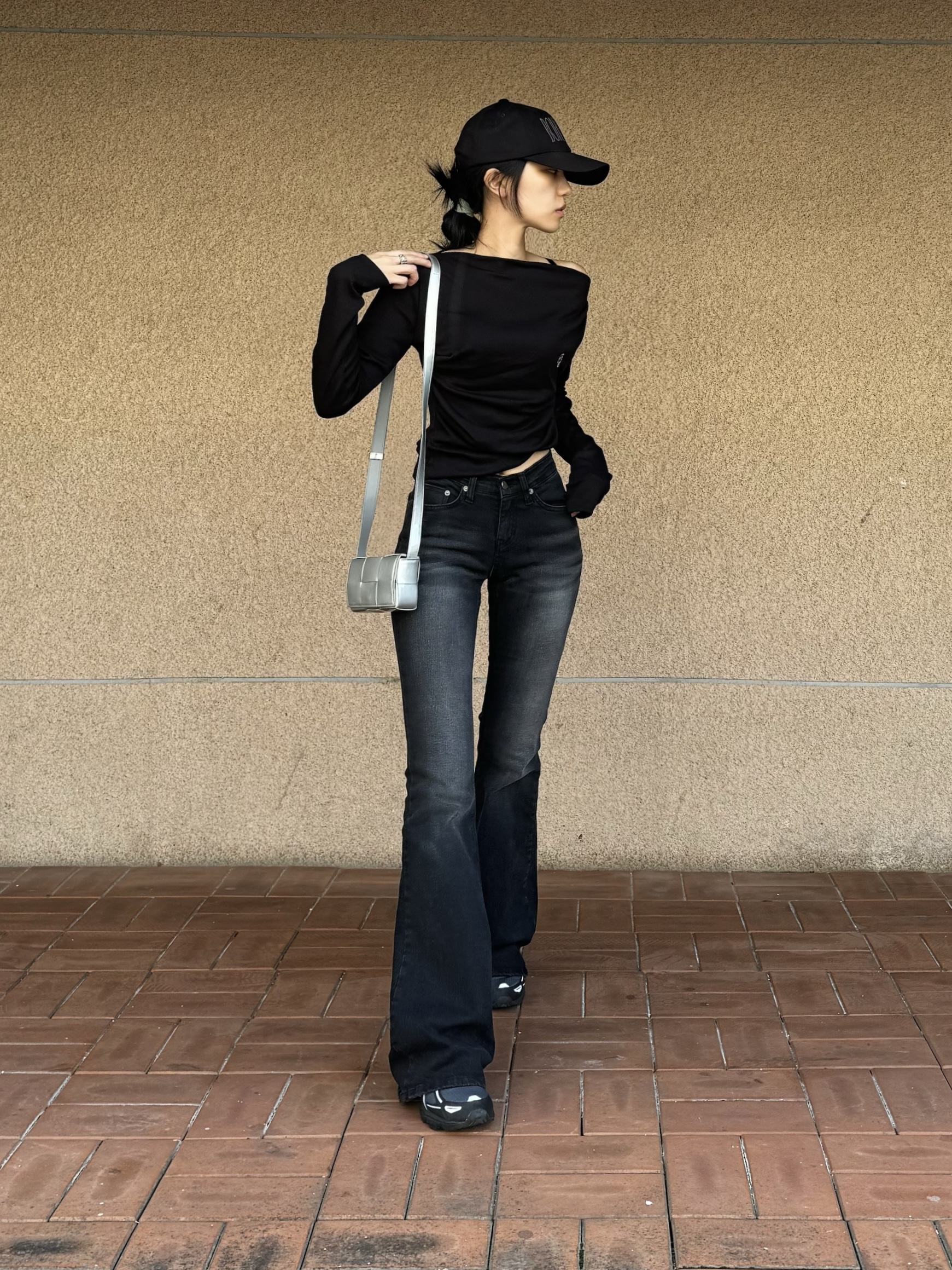Bohemian Seoul Signature Logo Pigment Ball Cap Black, Asics Gel-Venture 6 Carrier Grey 착용 스타일 - 1