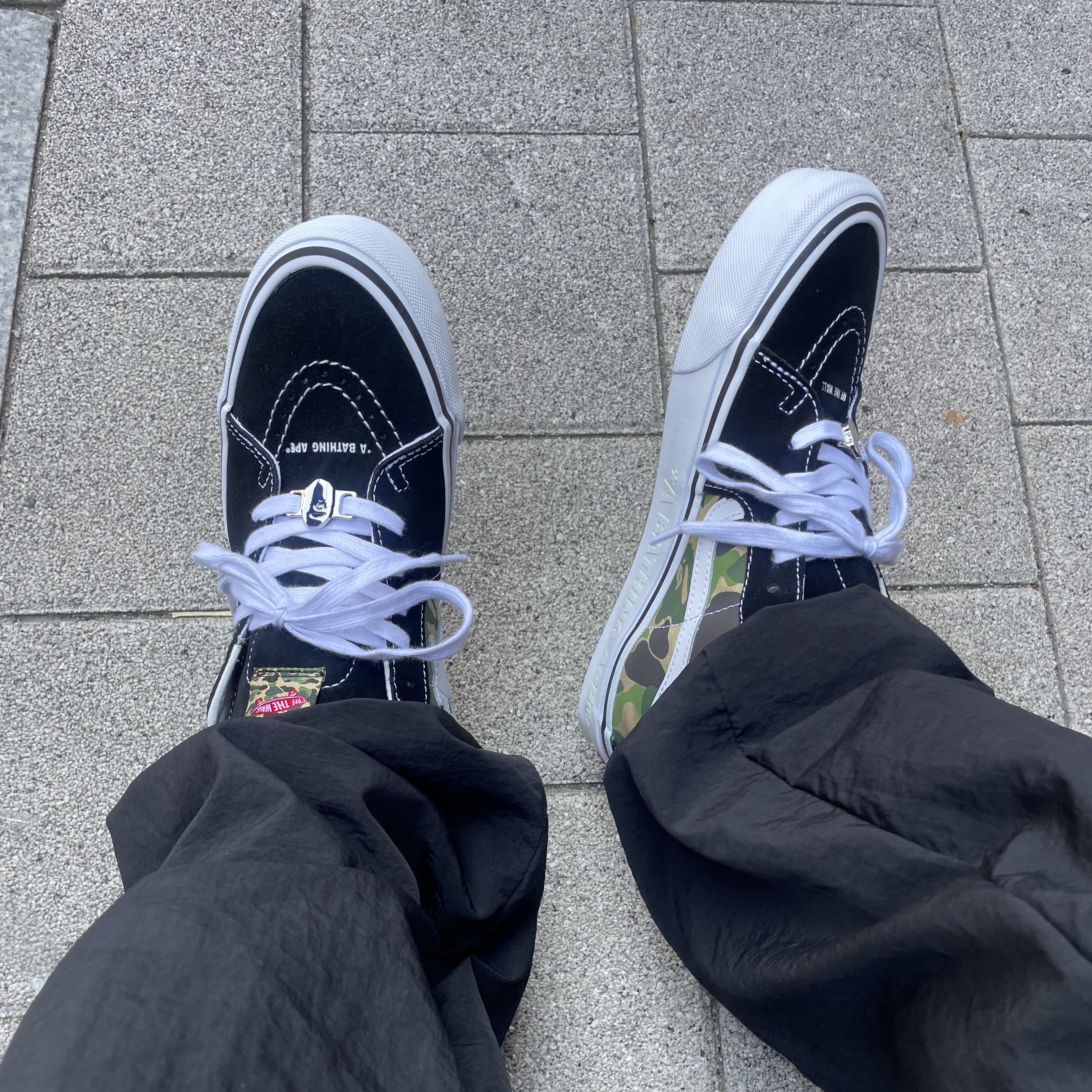 Vans x BAPE Sk8-Mid Reissue 83 LX Black 착용 스타일 - 2