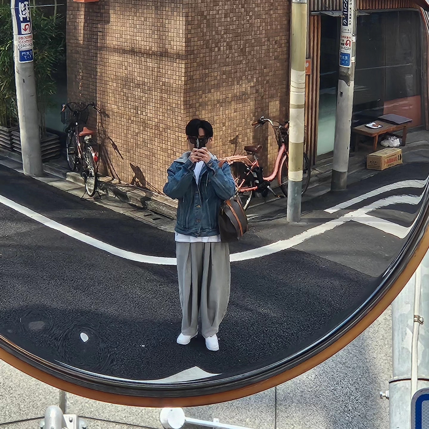 Celine Trucker Jacket in Union Wash Denim Union Wash, Nike x Supreme Air Force 1 Low White 착용 스타일