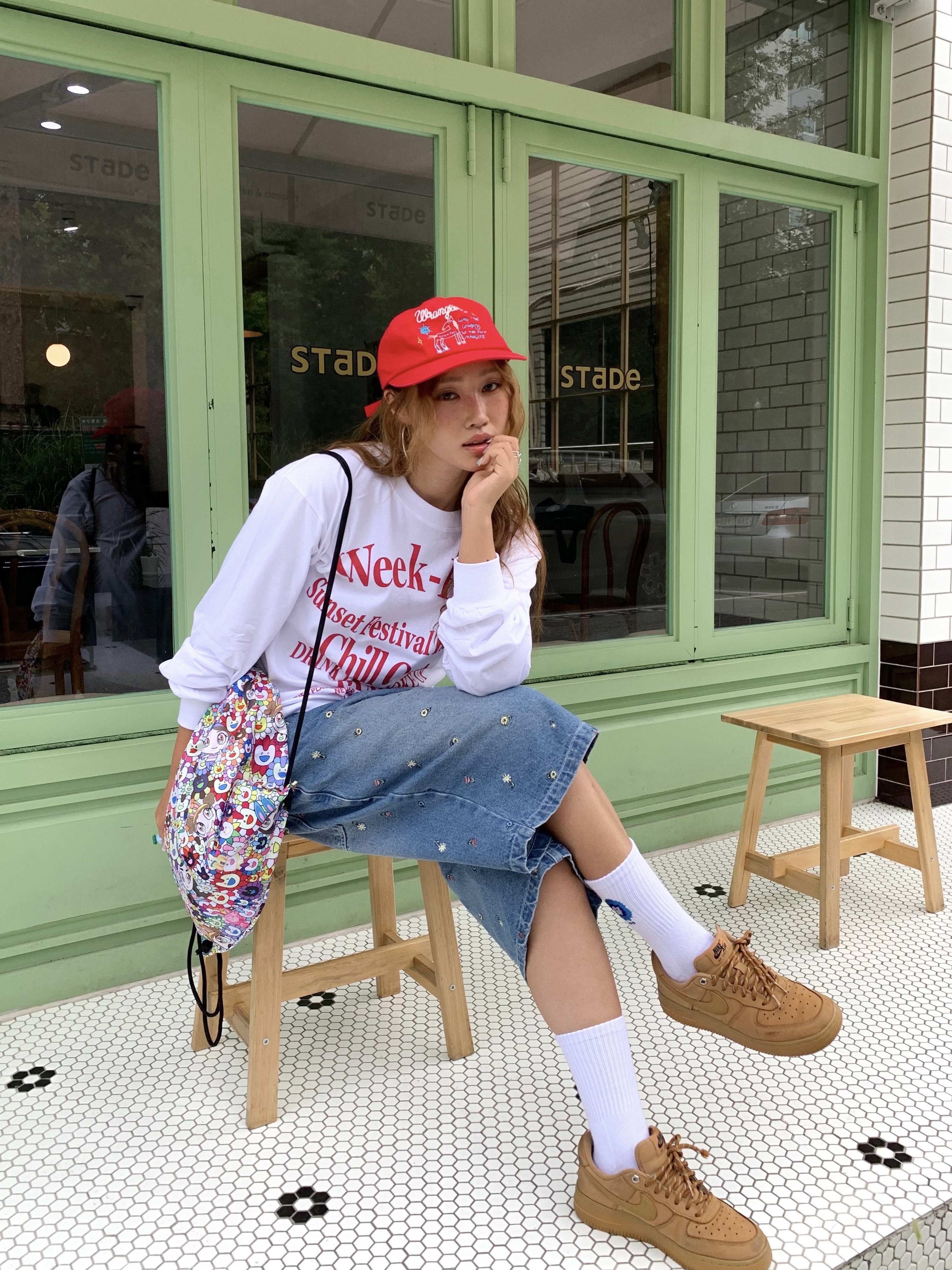 NewJeans Supernatural NJ x Murakami Drawstring Bag Ver., (W) Nike Air Force 1 '07 WB Flax Wheat 착용 스타일 - 10