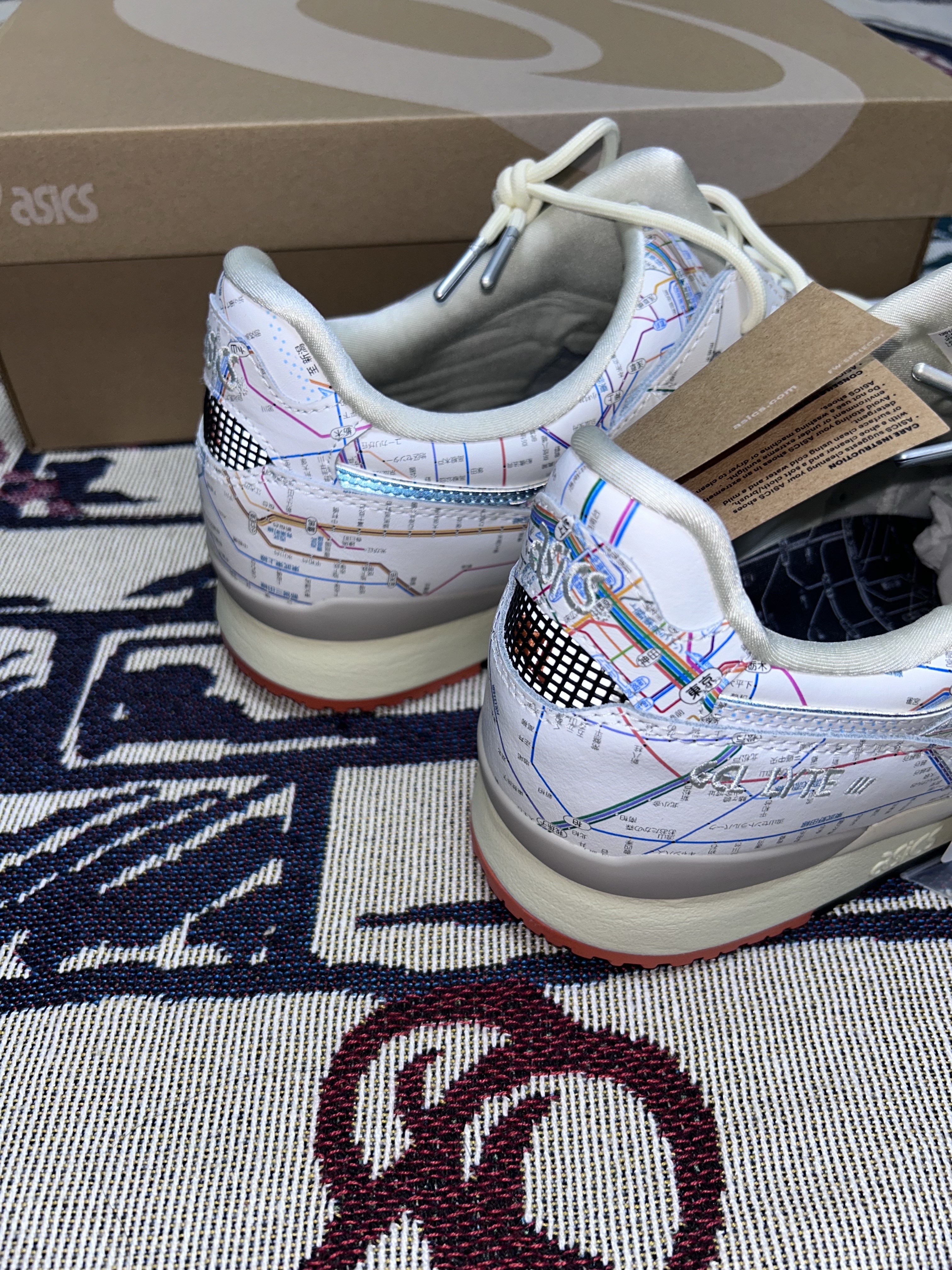 Asics x Atmos Gel-Lyte III OG Subway Pack Tokyo 착용 스타일 - 6