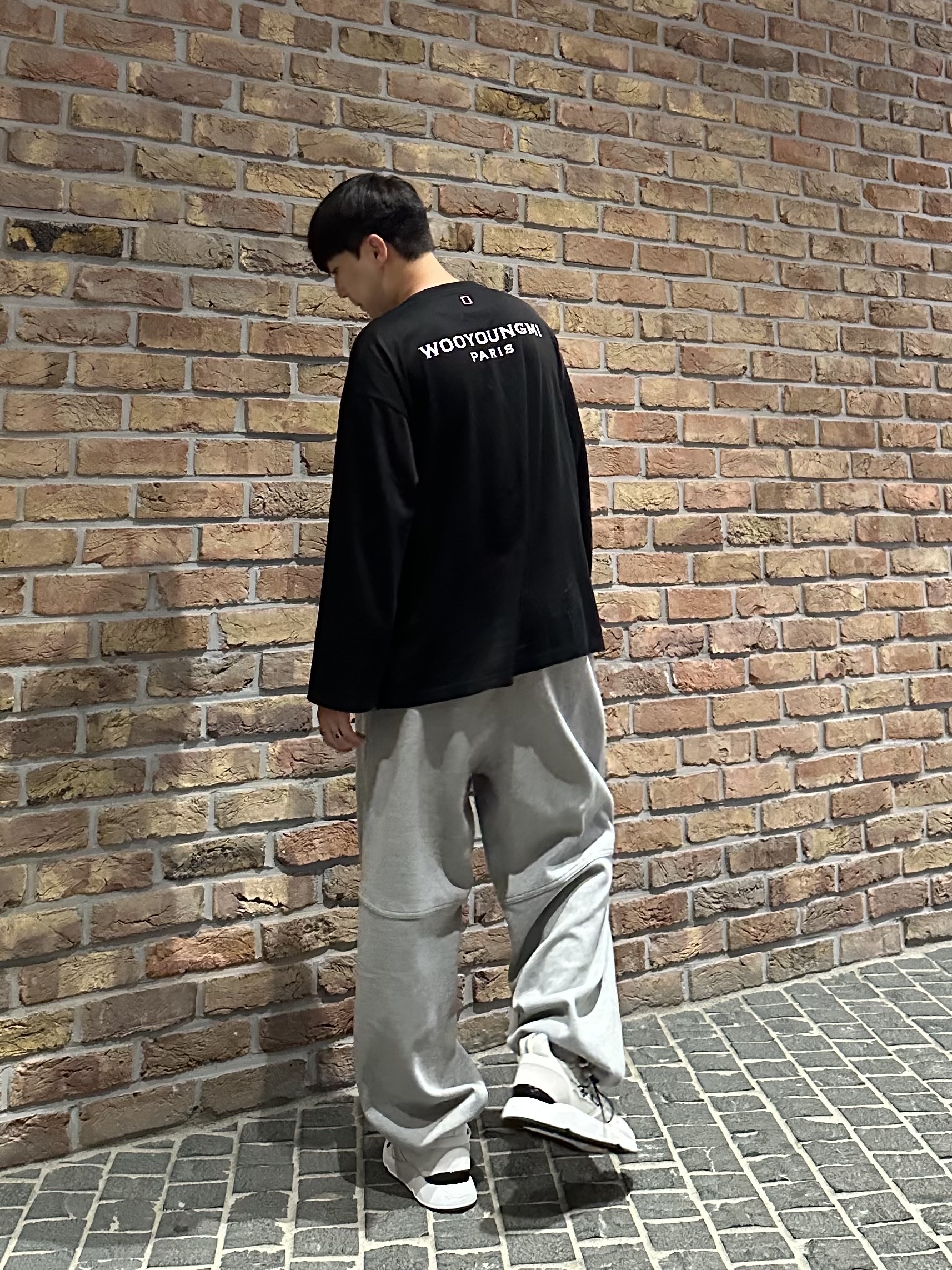 Wooyoungmi Cotton Back Logo Long Sleeve T-Shirt Black - 23FW 착용 스타일 - 2