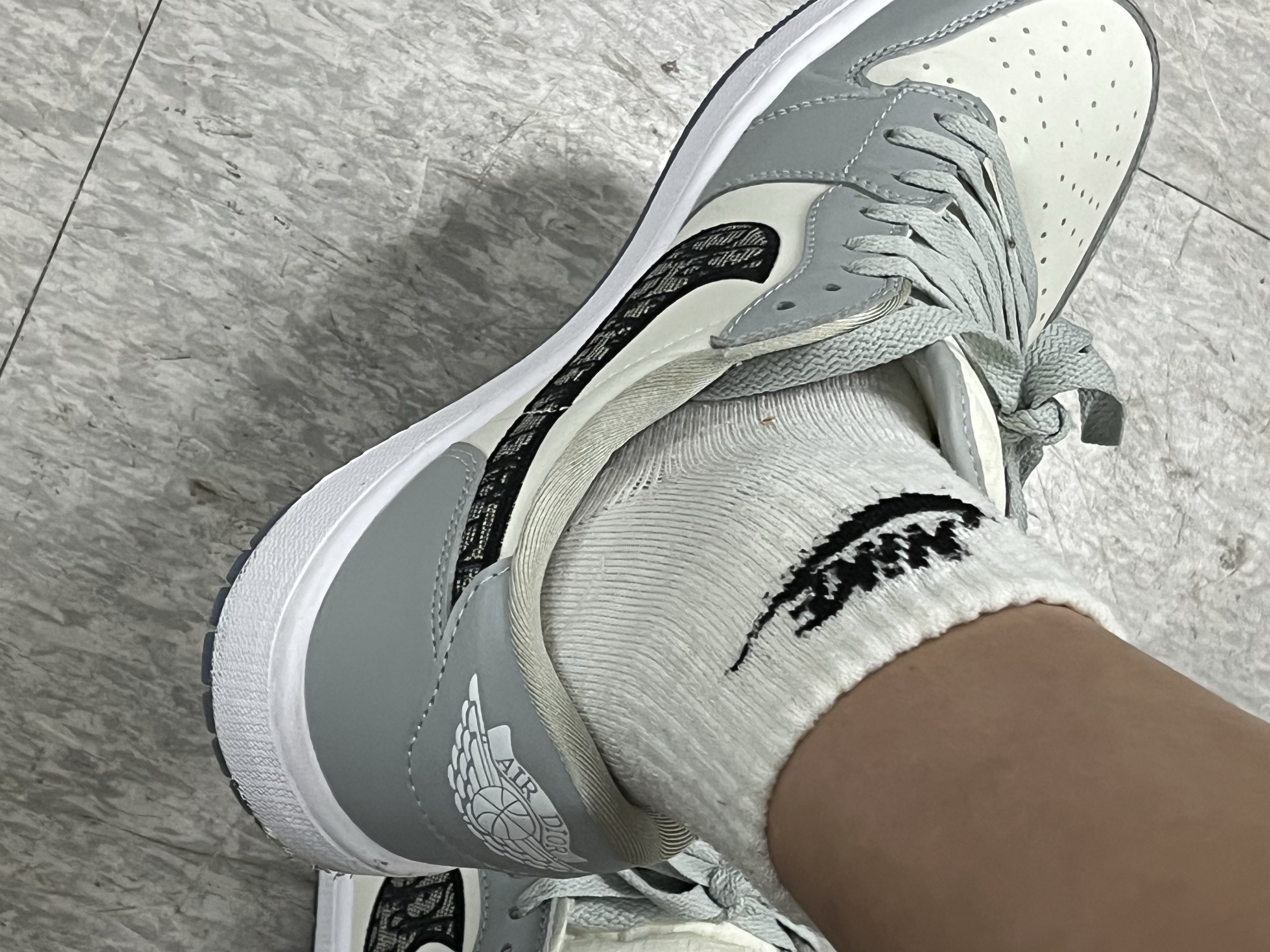 Jordan 1 x Dior Low OG 착용 스타일