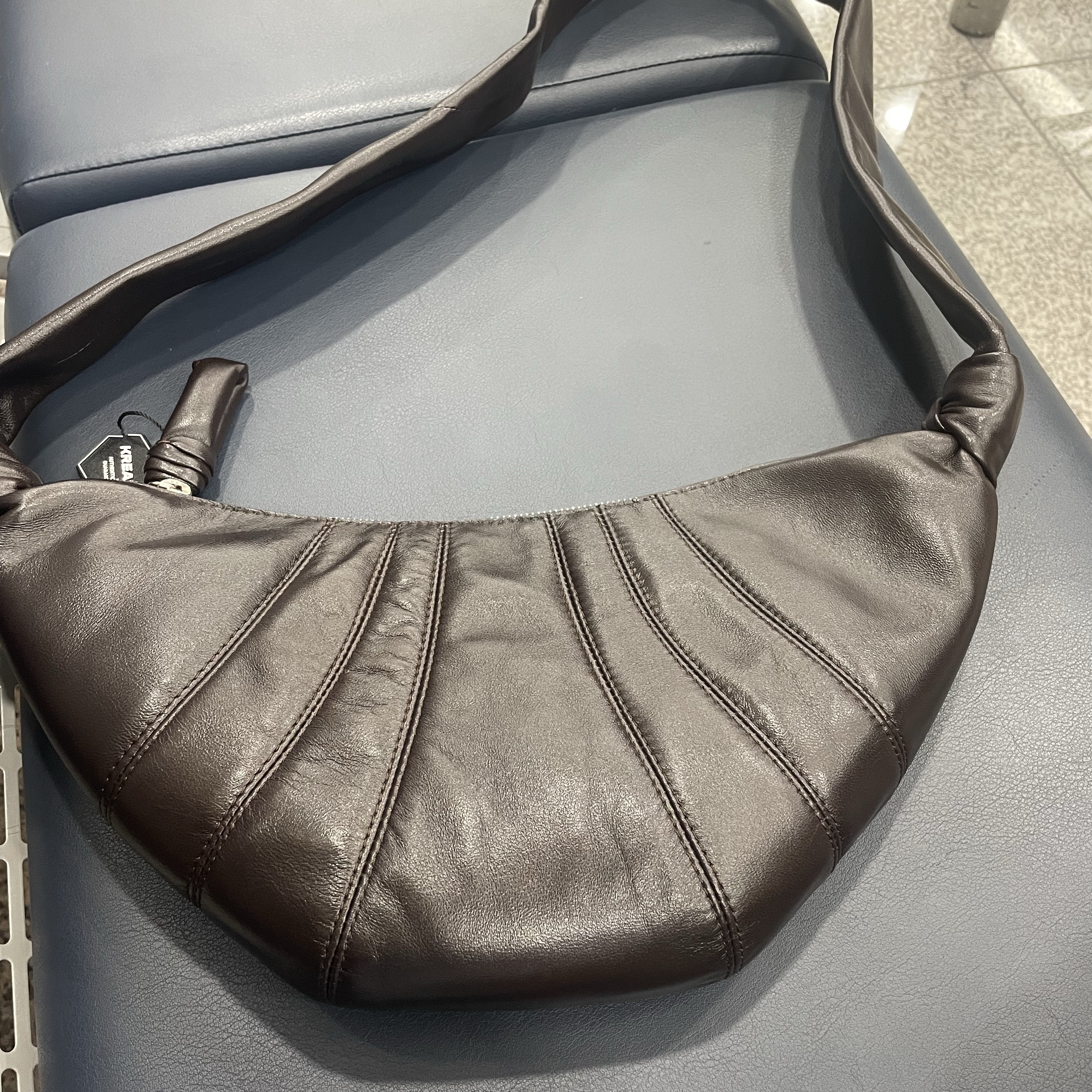 Lemaire Small Croissant Bag Soft Nappa Leather Dark Chocolate 착용 스타일