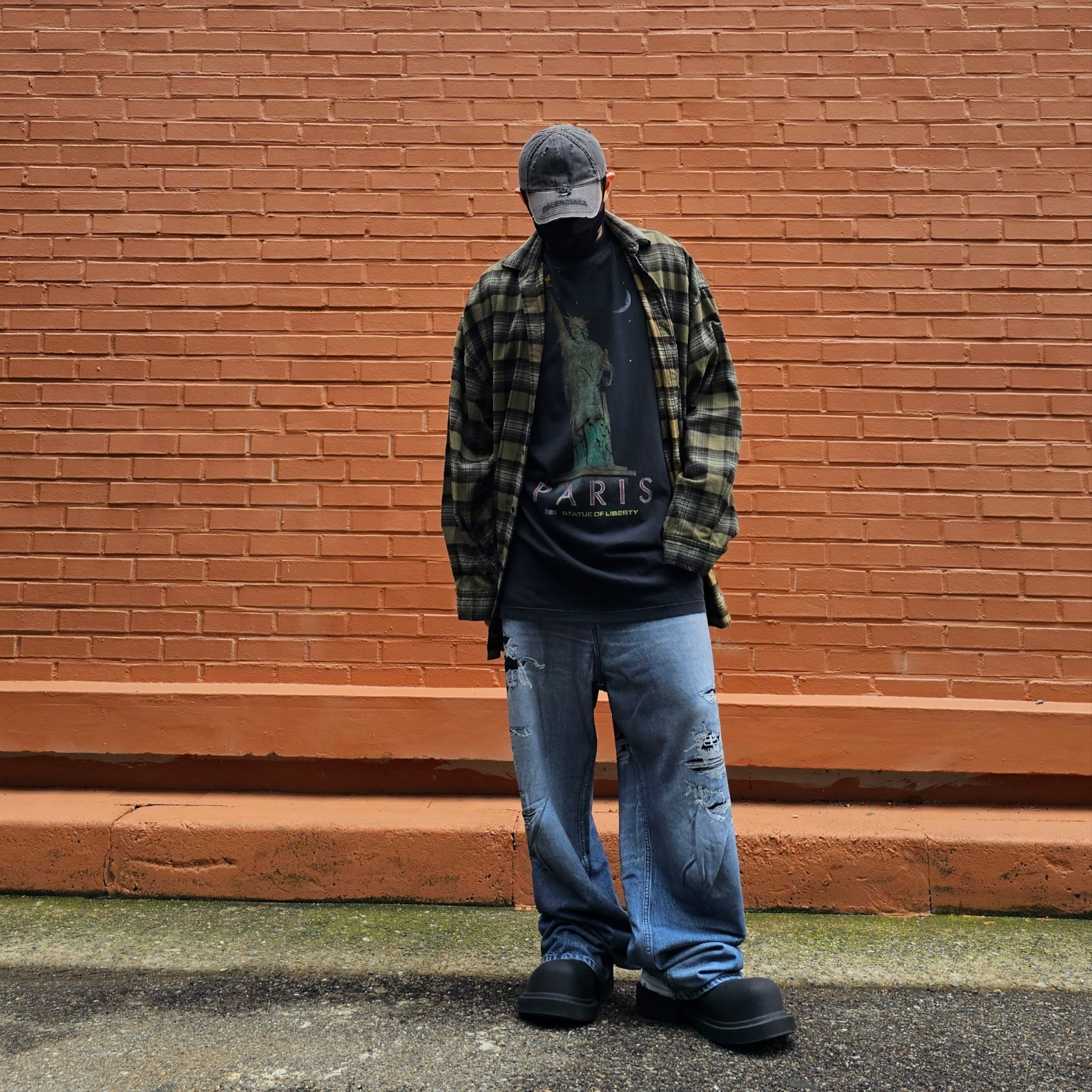 Balenciaga Paris Liberty Layered Oversized Shirts Dark Green, Balenciaga Trompe L’oeil Denim Pants Blue 착용 스타일 - 1