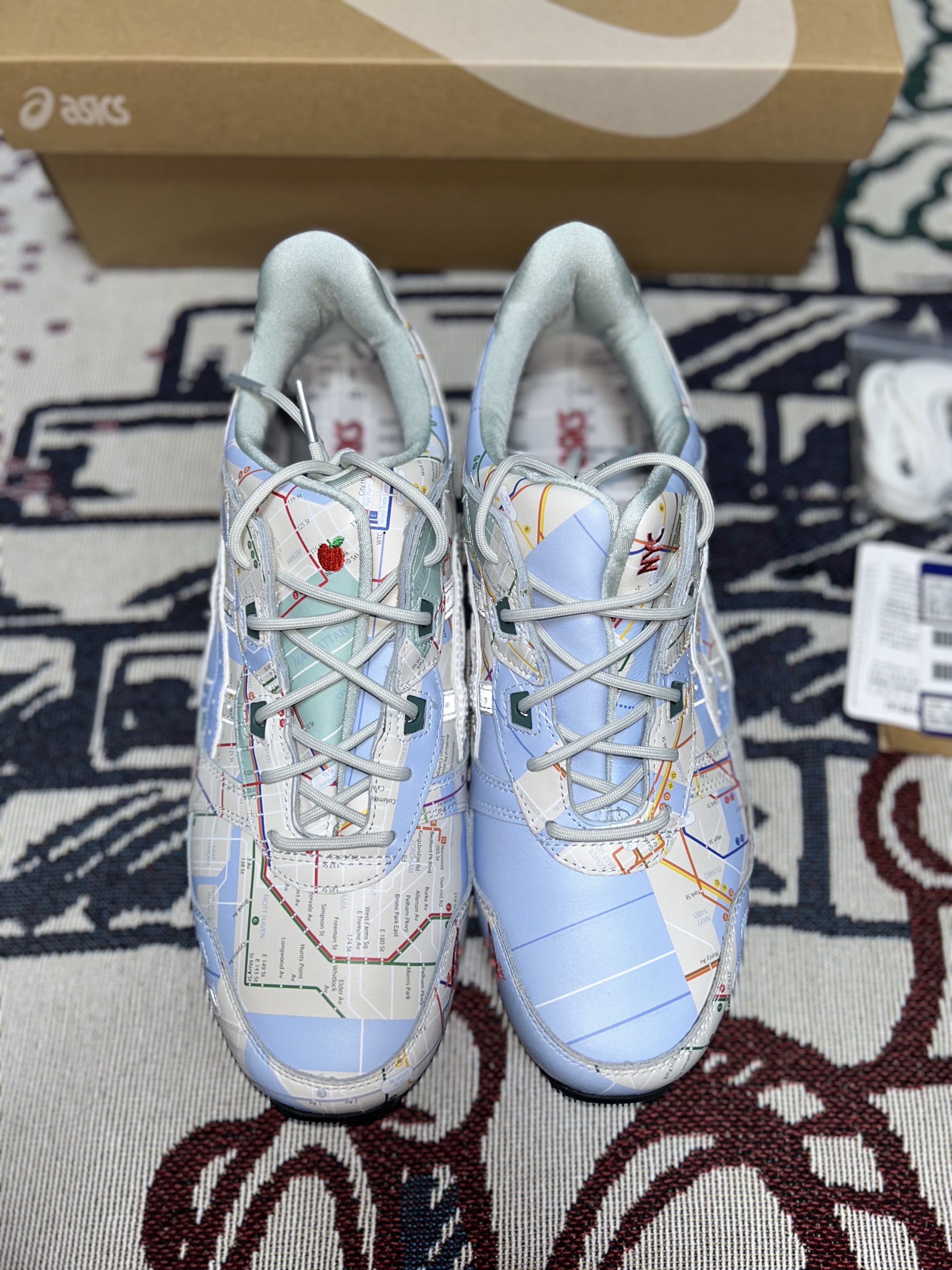 Asics x Atmos Gel-Lyte III OG Subway Pack NYC 착용 스타일 - 2