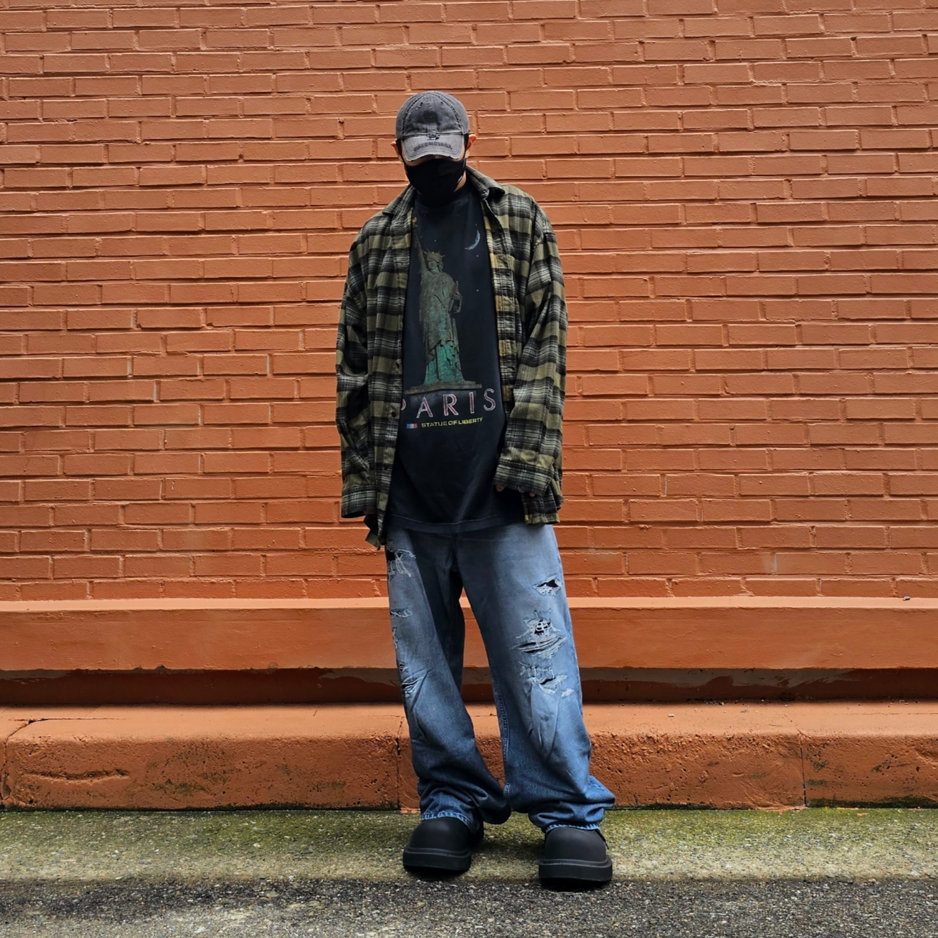 Balenciaga Paris Liberty Layered Oversized Shirts Dark Green, Balenciaga Trompe L’oeil Denim Pants Blue 착용 스타일 - 3