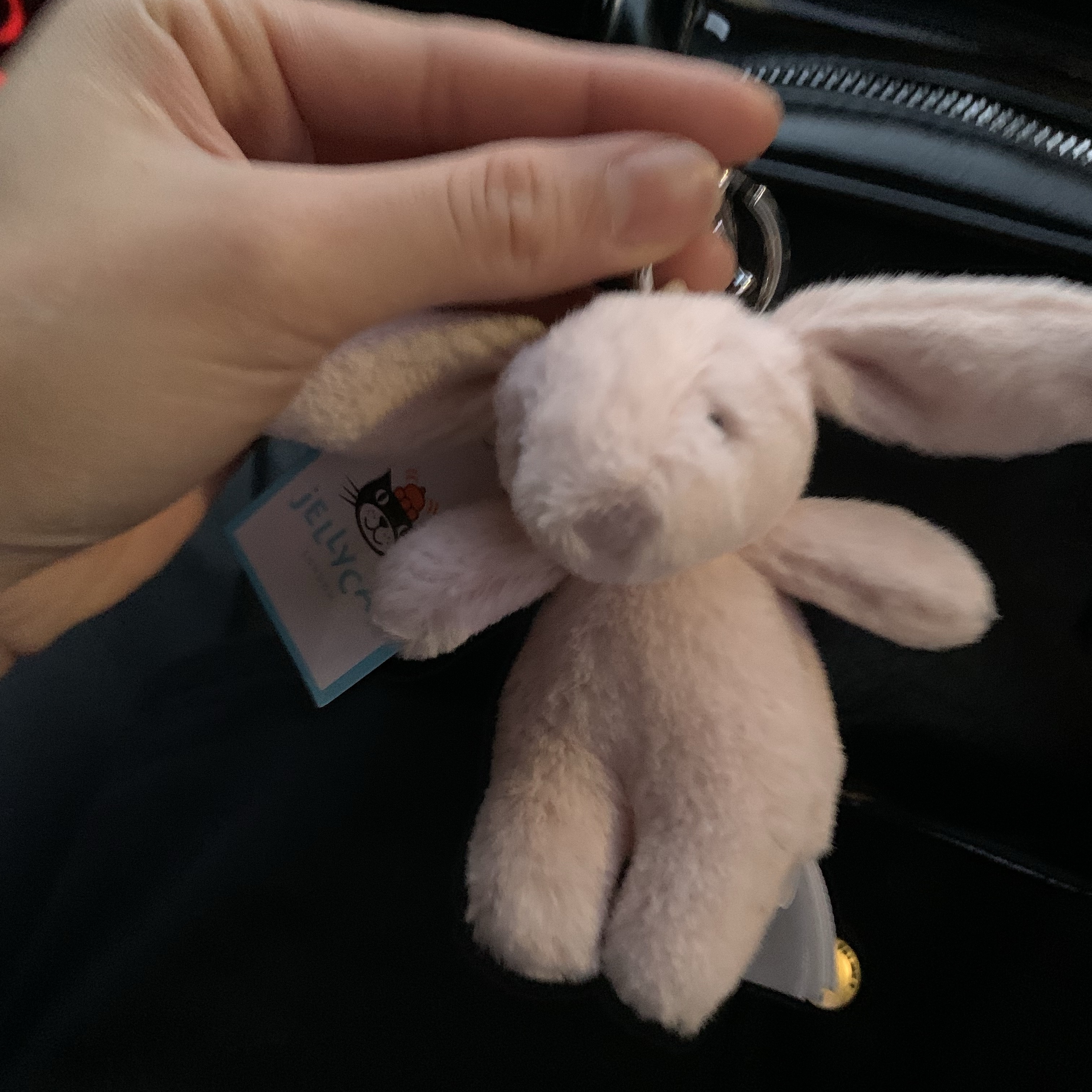 Jellycat Bashful Bunny Bag Charm Blush 착용 스타일