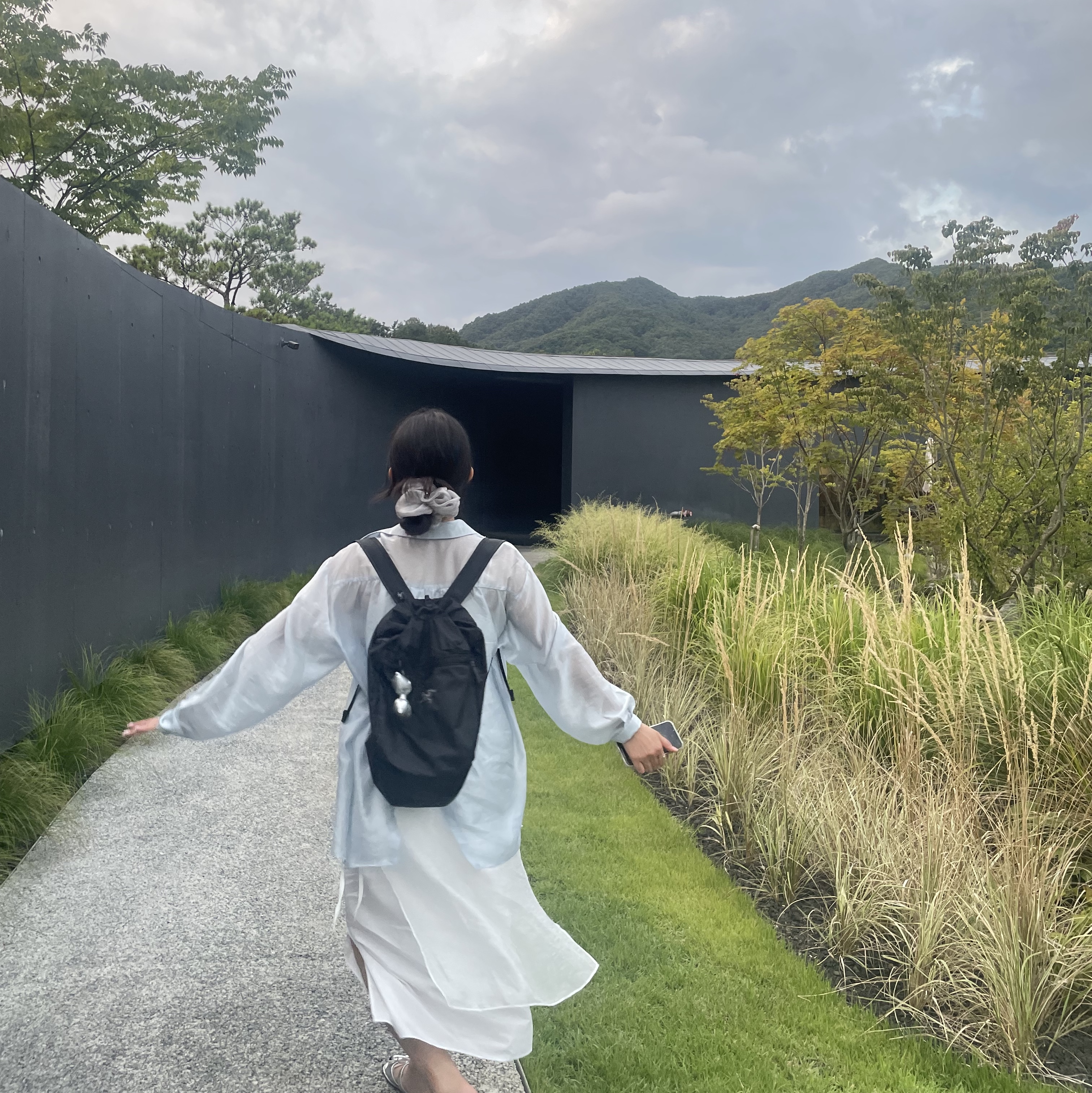Arc'teryx Heliad 10 Backpack Black 착용 스타일