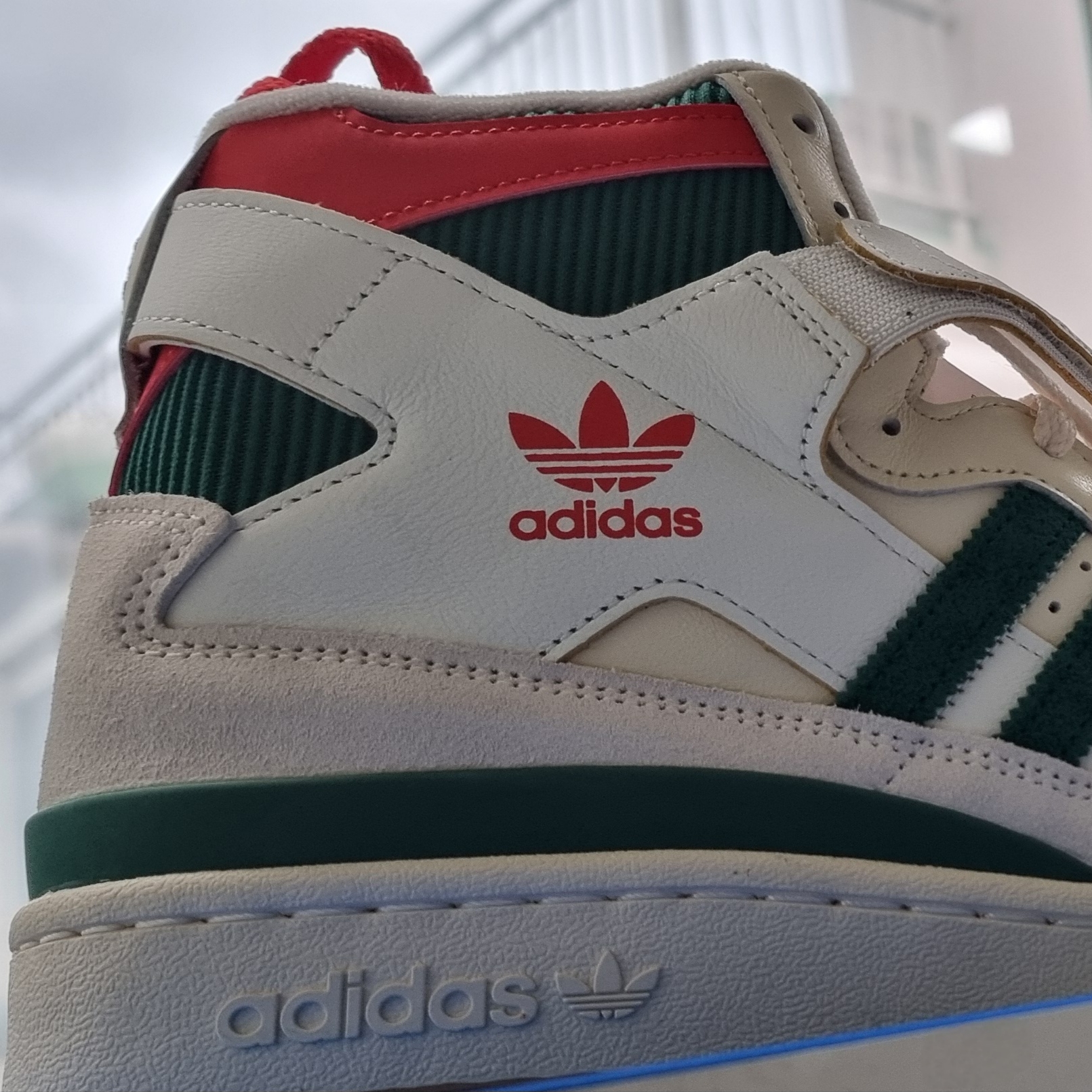 Adidas Forum 84 High Collegiate Green Red, Nike V2K Run Black Anthracite 착용 스타일 - 9