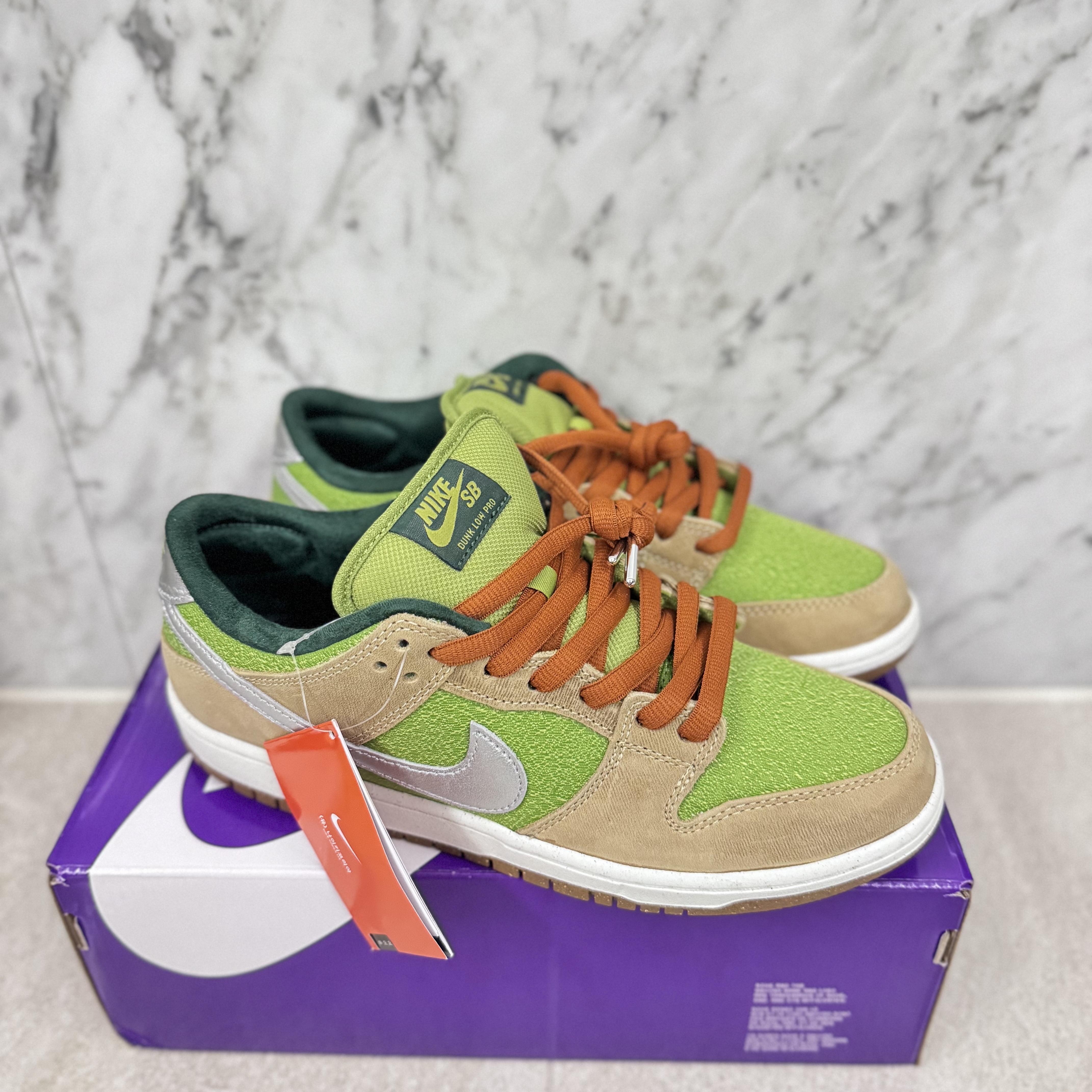 Nike SB Dunk Low Pro Sesame and Pear 착용 스타일 - 4