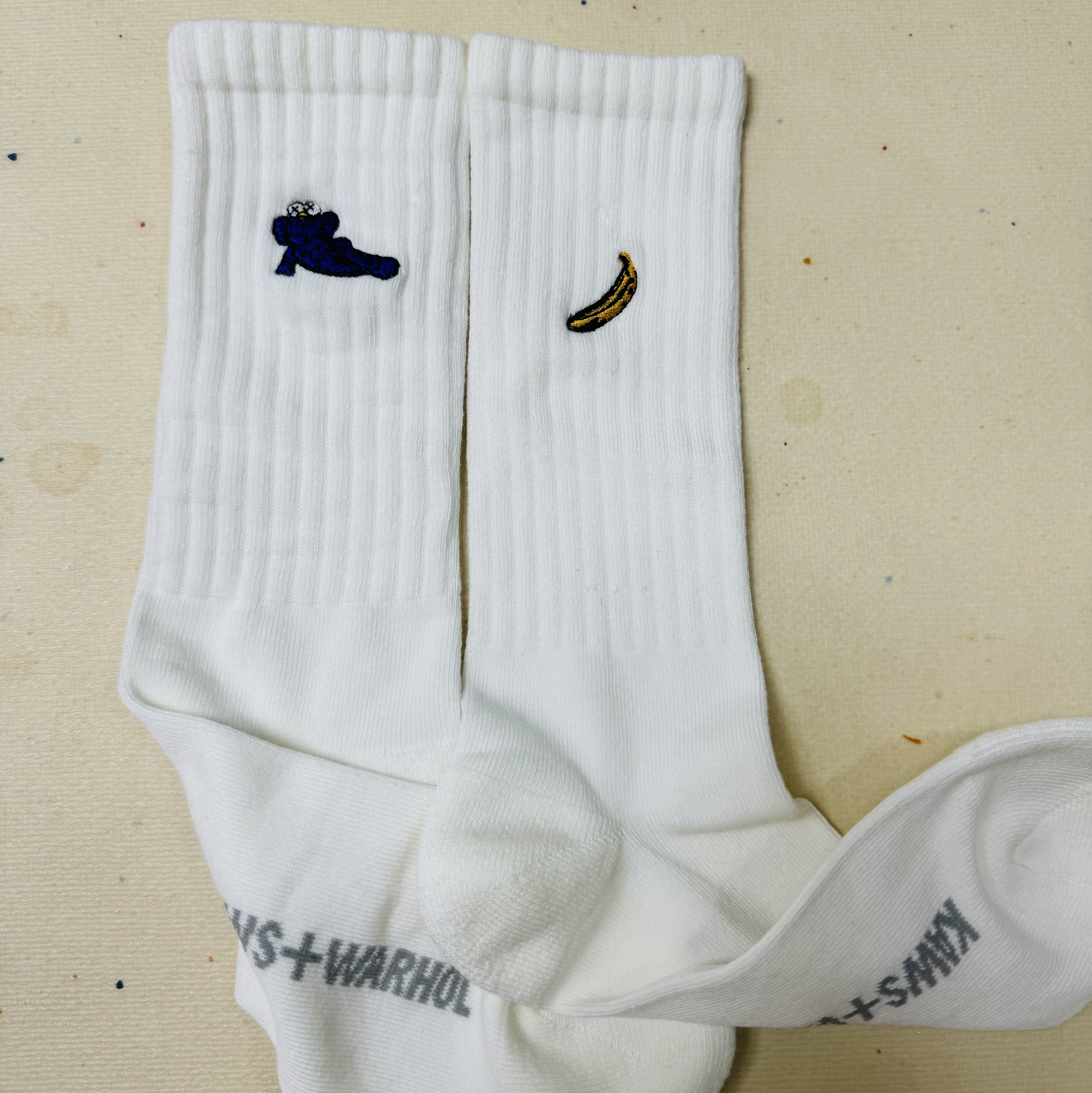 Uniqlo UT x Kaws x Warhol Socks A White 착용 스타일