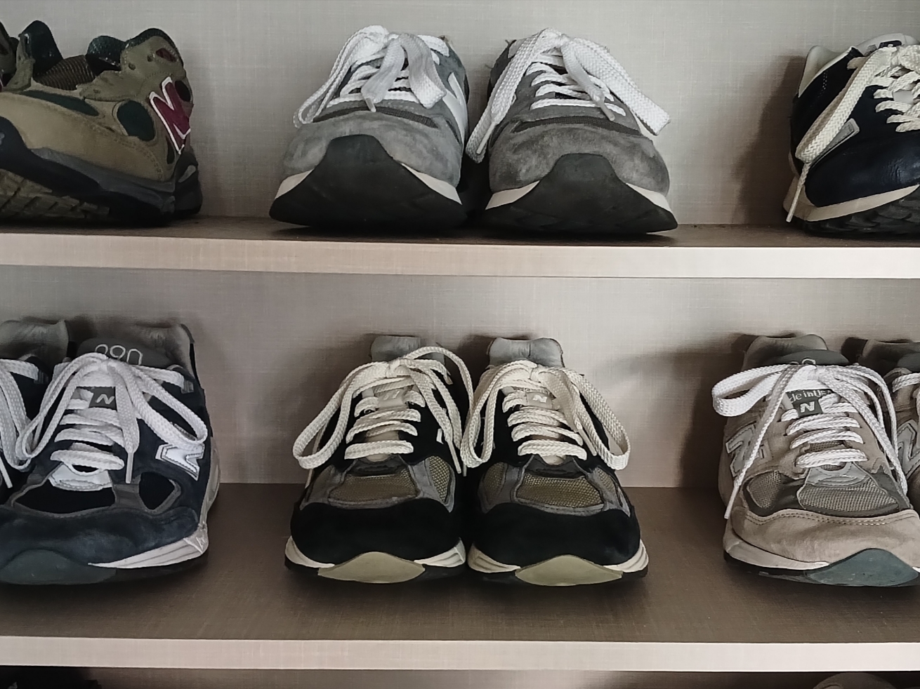 New Balance 990v2 Made in USA Black True camo, New Balance 990v1 Made in USA Grey White 착용 스타일