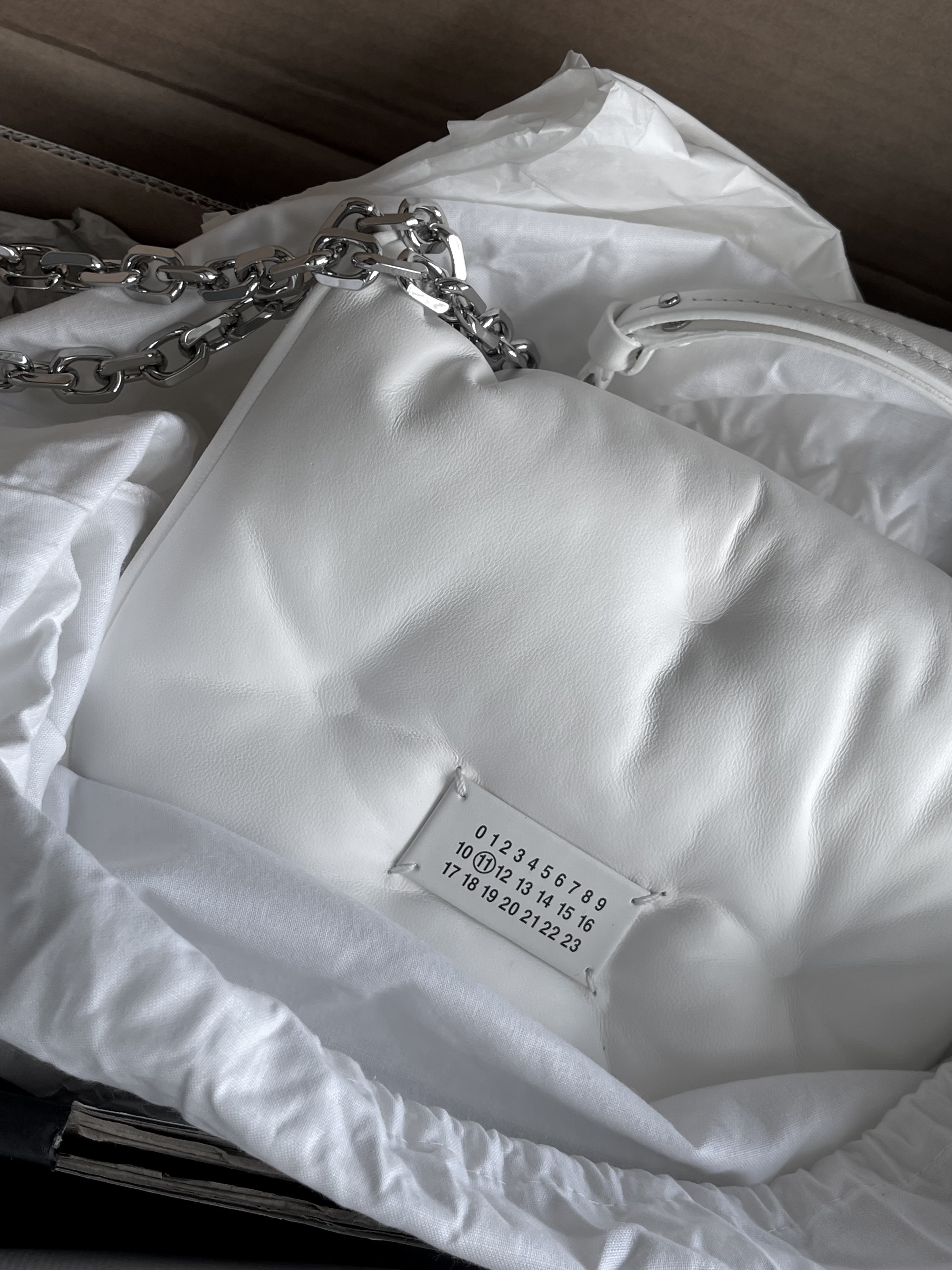 Maison Margiela Glam Slam Flap Small Shoulder Bag White 착용 스타일