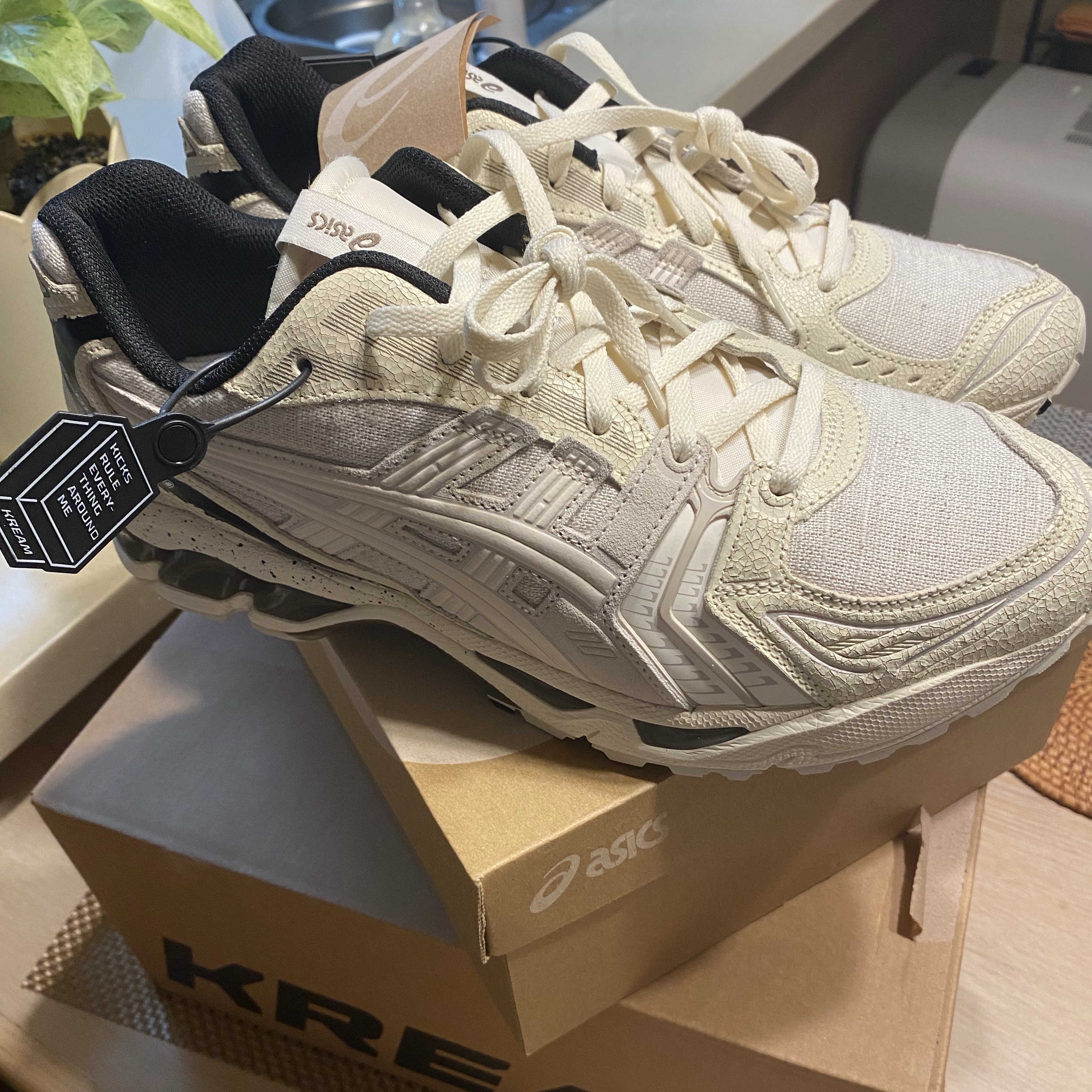 Asics Gel-Kayano 14 Imperfection Pack Cream 착용 스타일 - 2