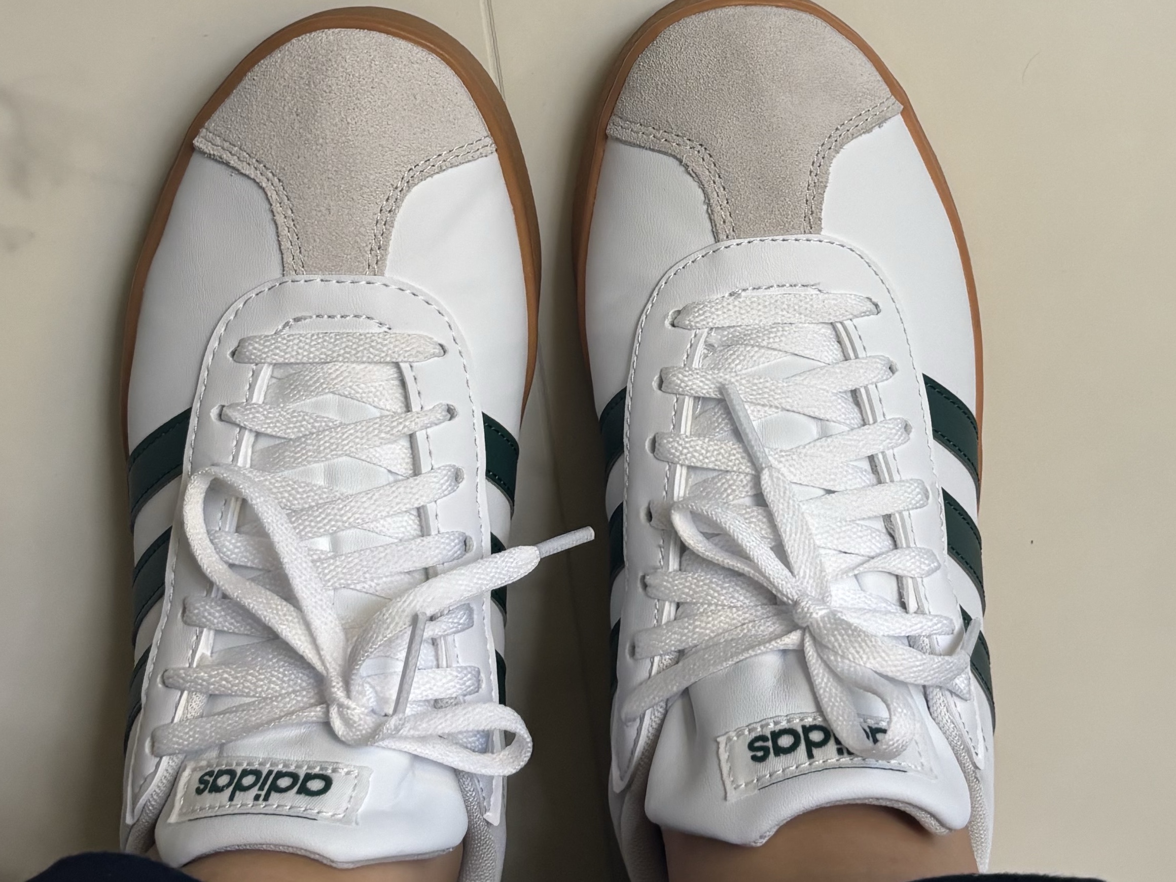 Adidas VL Court Base Cloud White Collegiate Green 착용 스타일