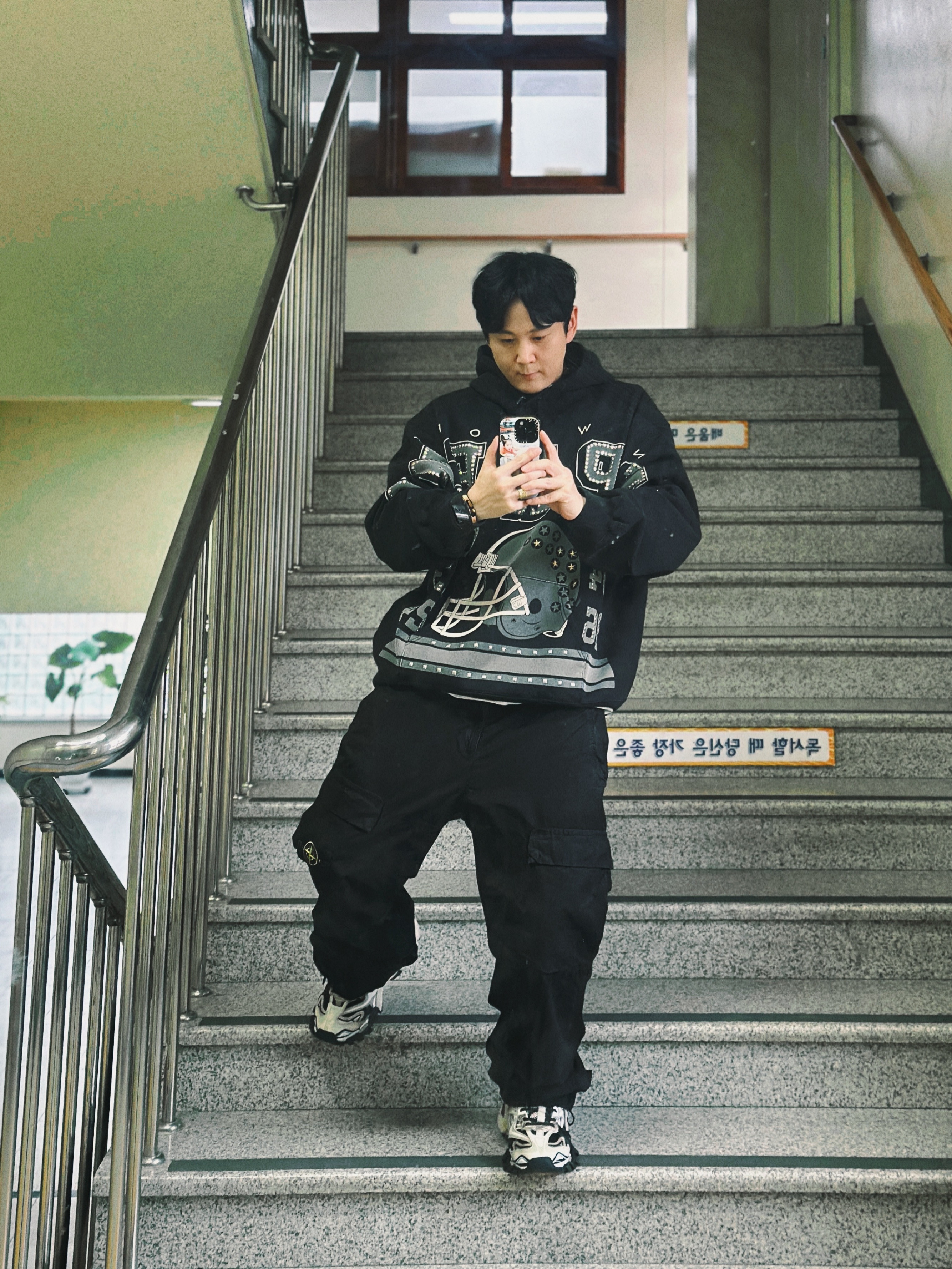 Supreme Champions Studded Hooded Sweatshirt Black - 24FW, Supreme Repeat Leather Belt Black 착용 스타일 - 1