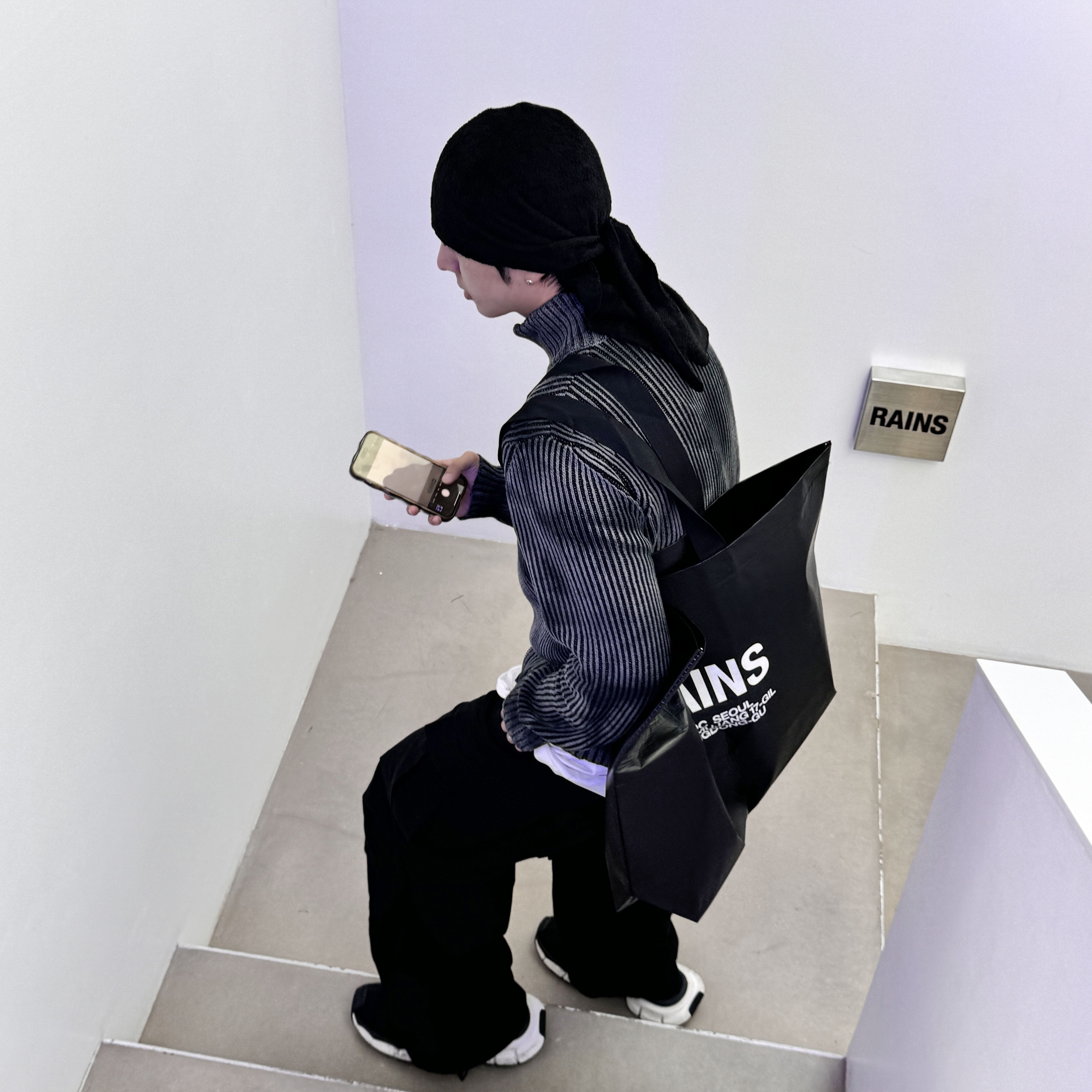 (W) Balenciaga 3XL Sock Recycled Knit Sneakers Black 착용 스타일 - 2