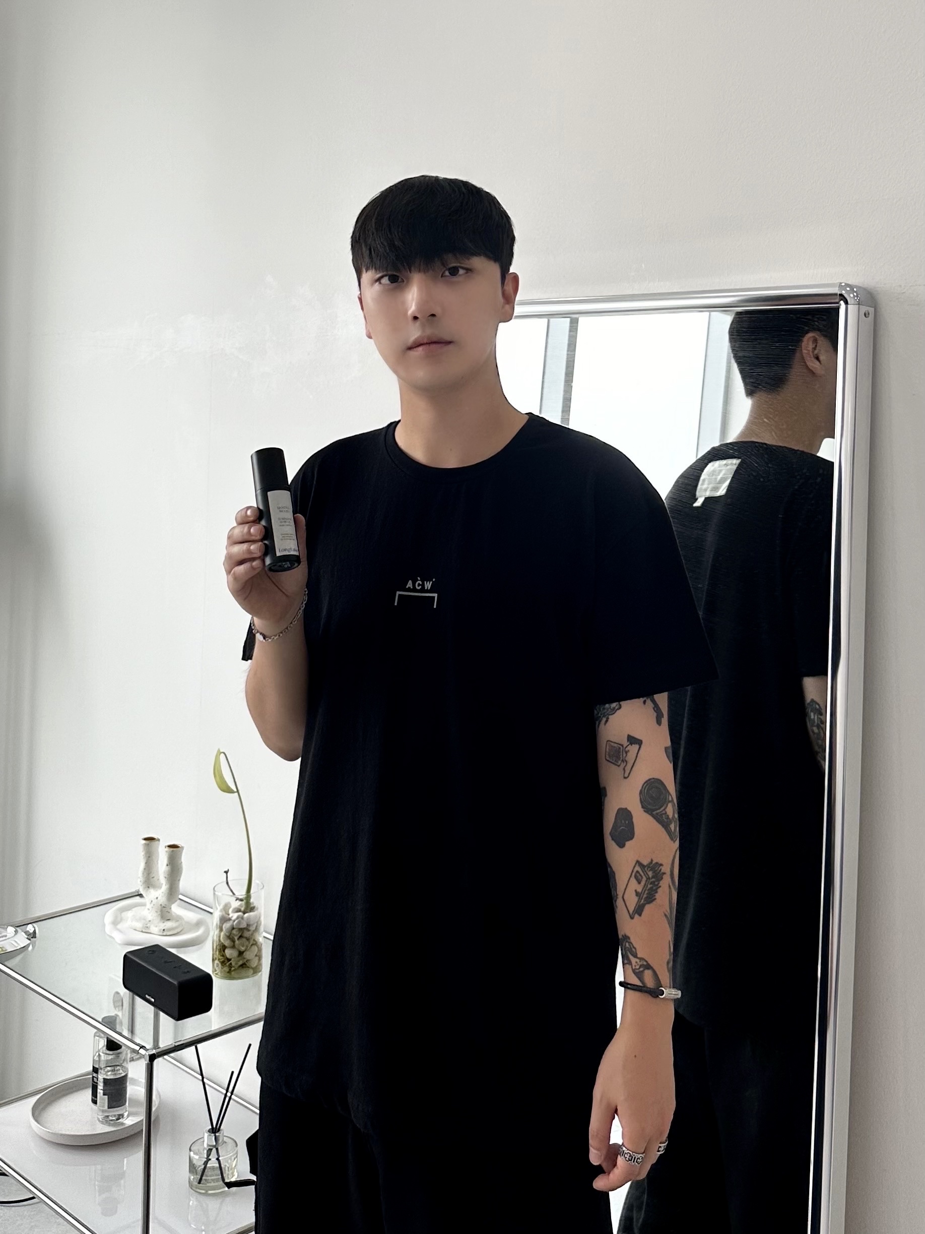 A Cold Wall Crew Neck T-Shirt Black 착용 스타일 - 1