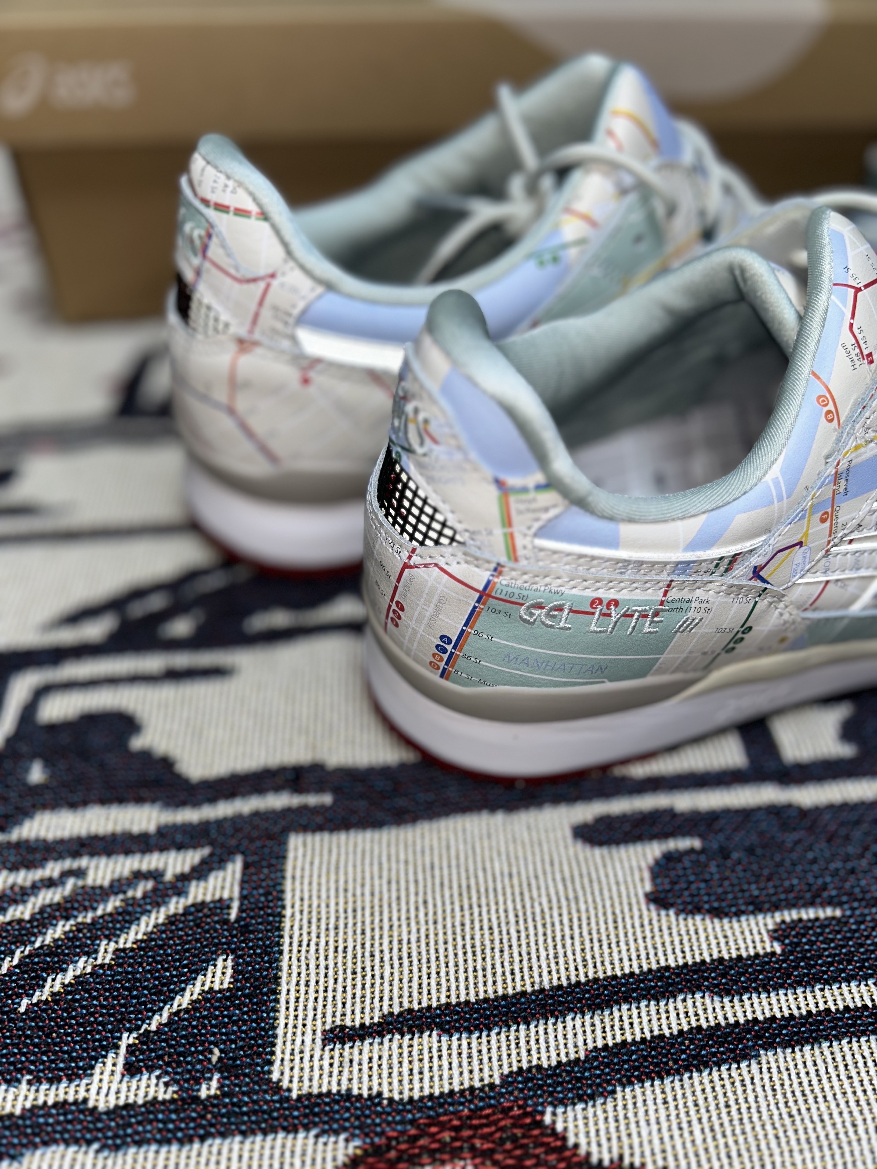 Asics x Atmos Gel-Lyte III OG Subway Pack NYC 착용 스타일 - 6