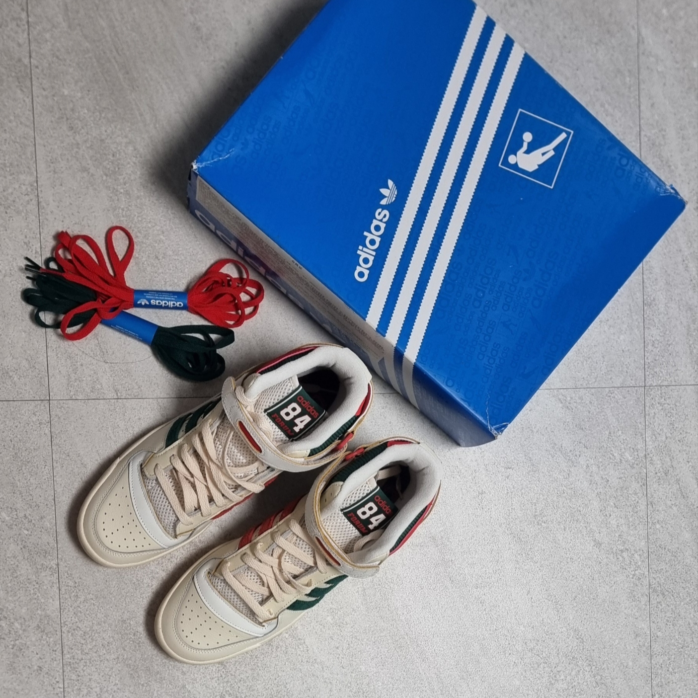 Adidas Forum 84 High Collegiate Green Red, Nike V2K Run Black Anthracite 착용 스타일 - 10
