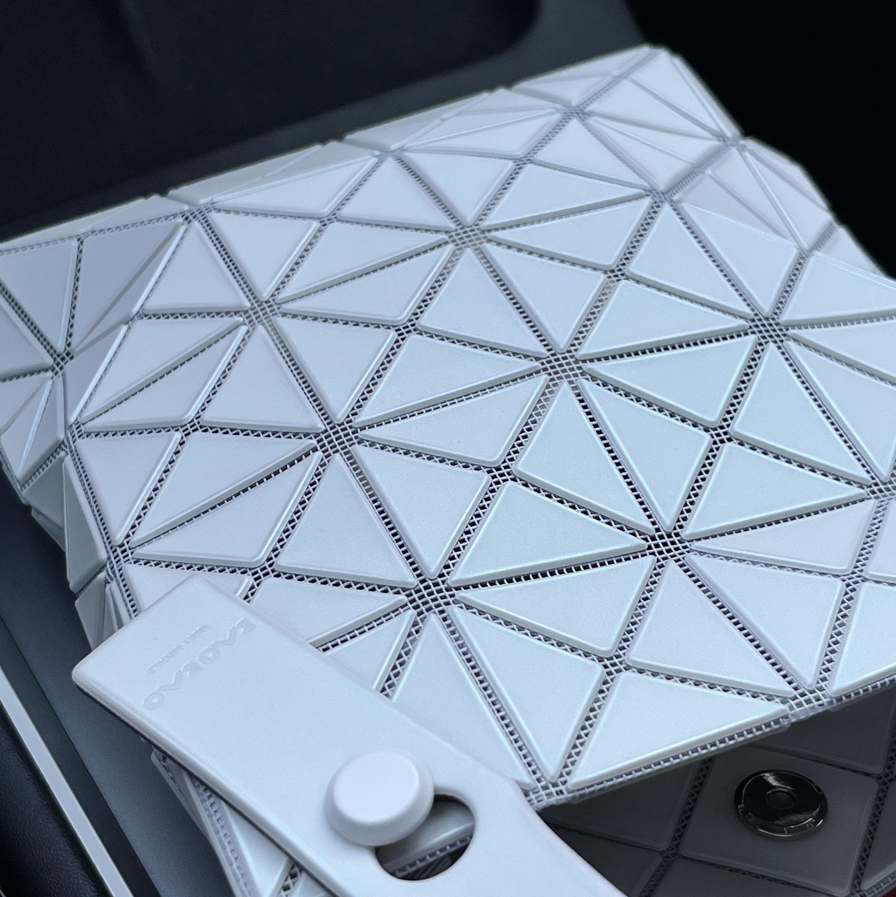 Bao Bao Issey Miyake Prism Plus Mini Tote Bag White 착용 스타일