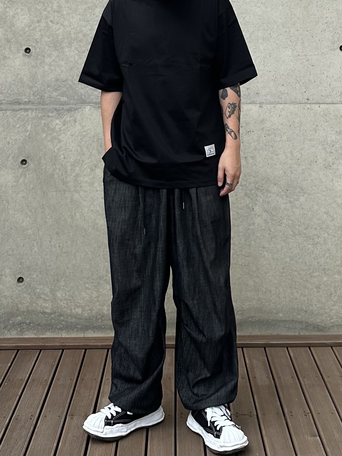 Maison Mihara Yasuhiro Peterson OG Sole Canvas Low Sneakers Black 착용 스타일 - 3