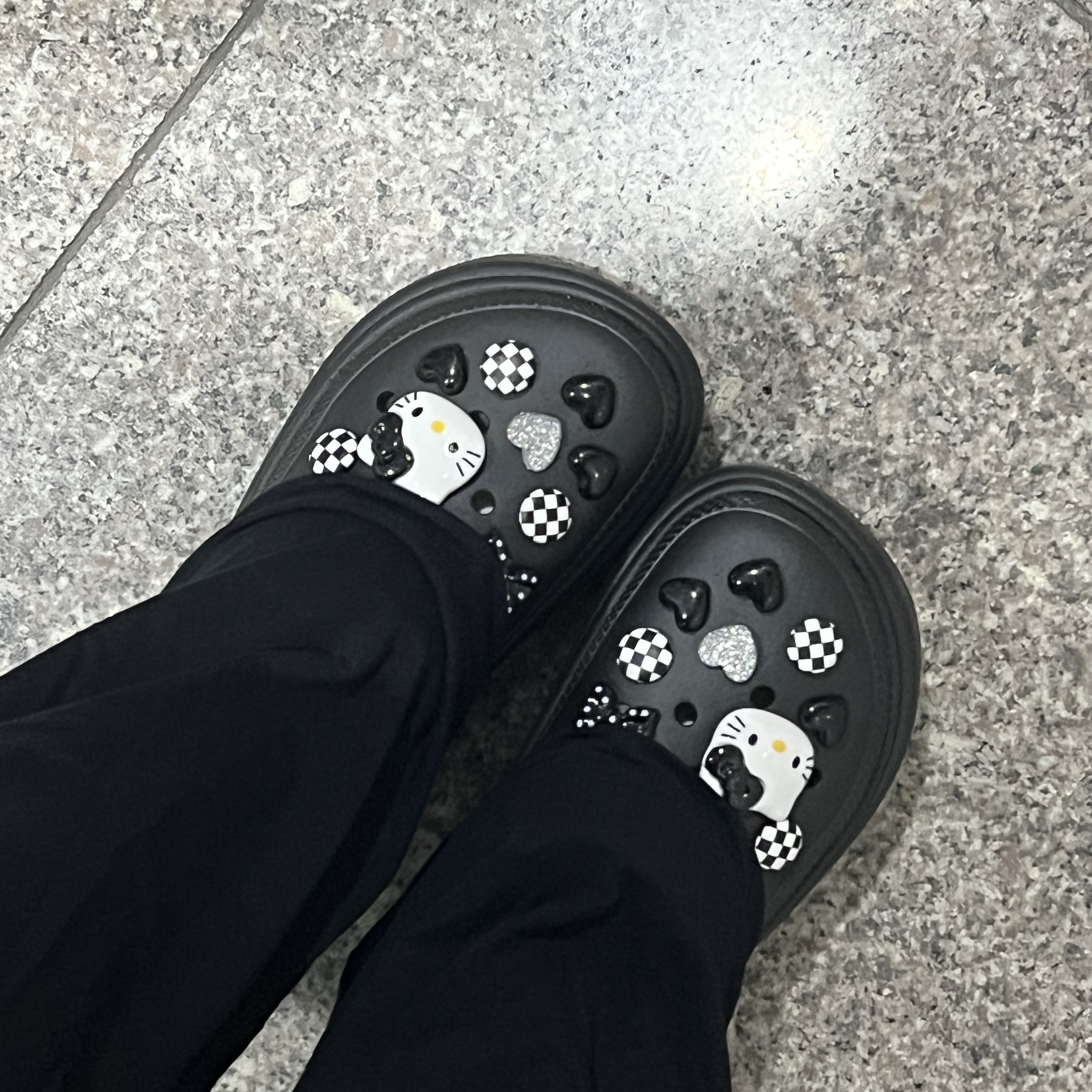 Crocs Stomp Clog Black 착용 스타일