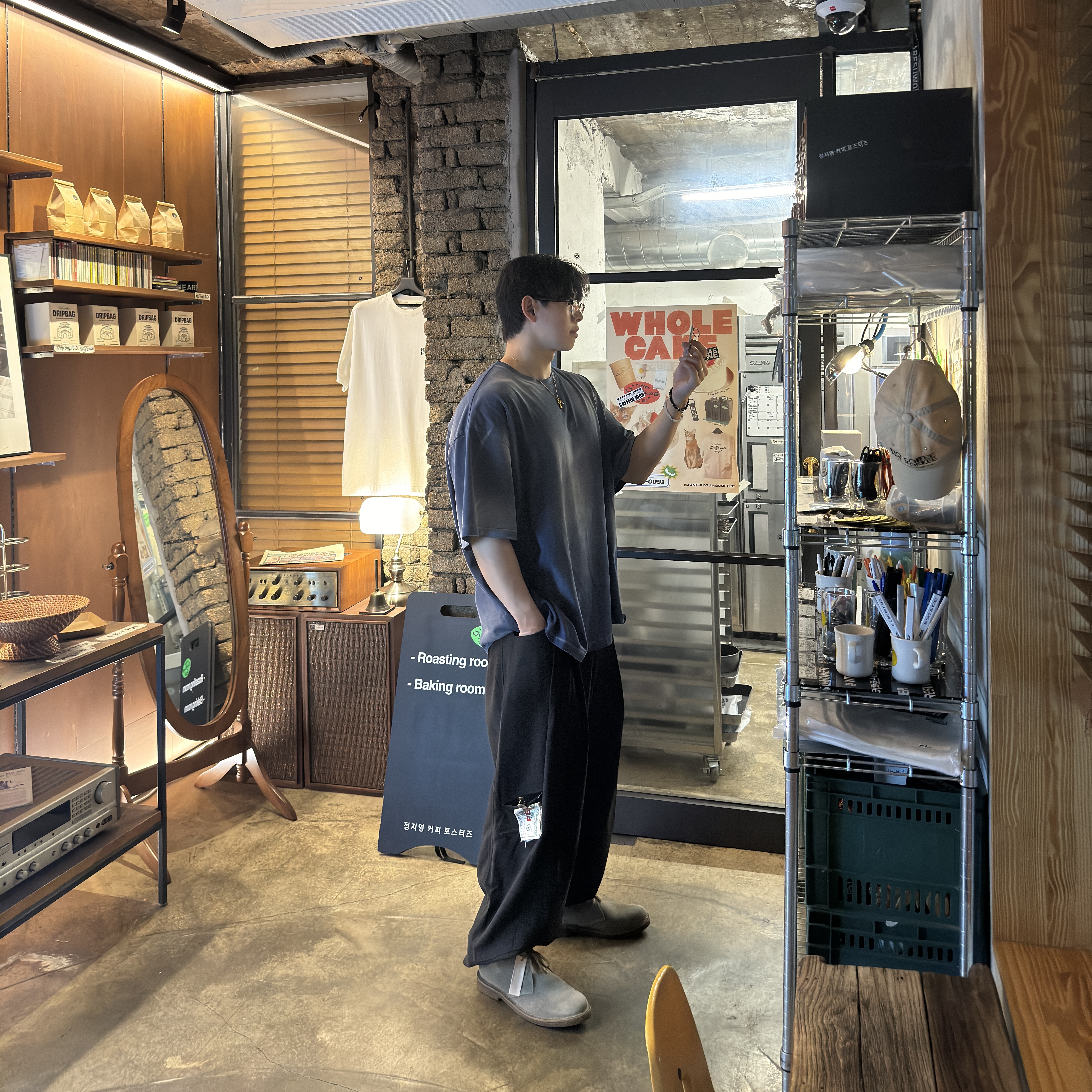 Nonnod Back Detail T-shirt Washed Navy 착용 스타일 - 3