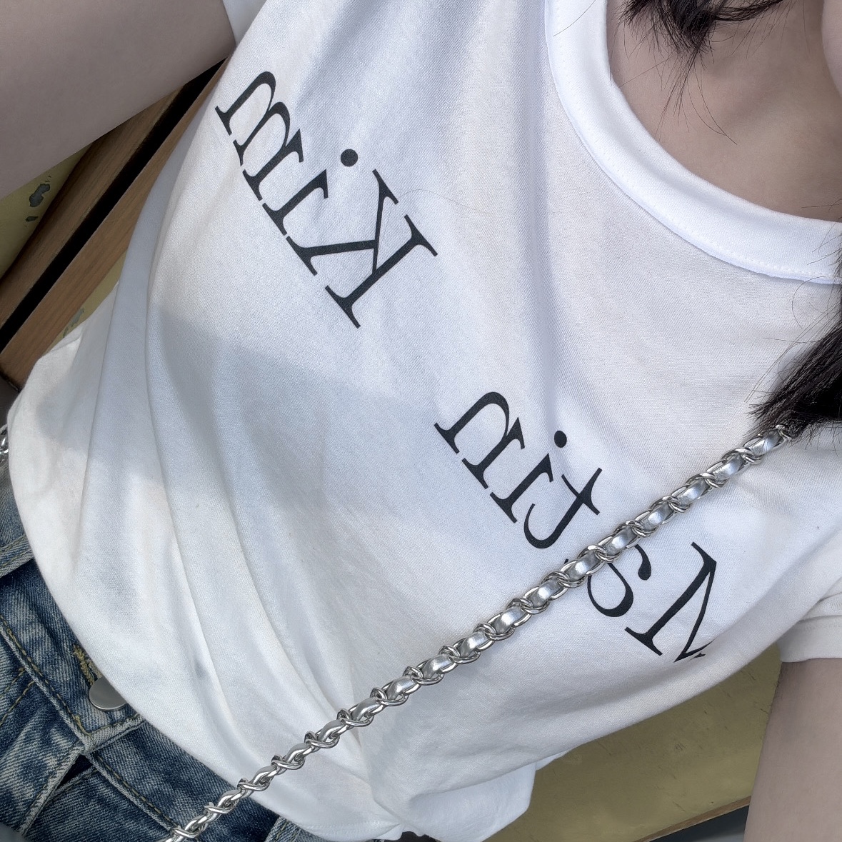 (W) Matin Kim Logo Crop Top White 착용 스타일