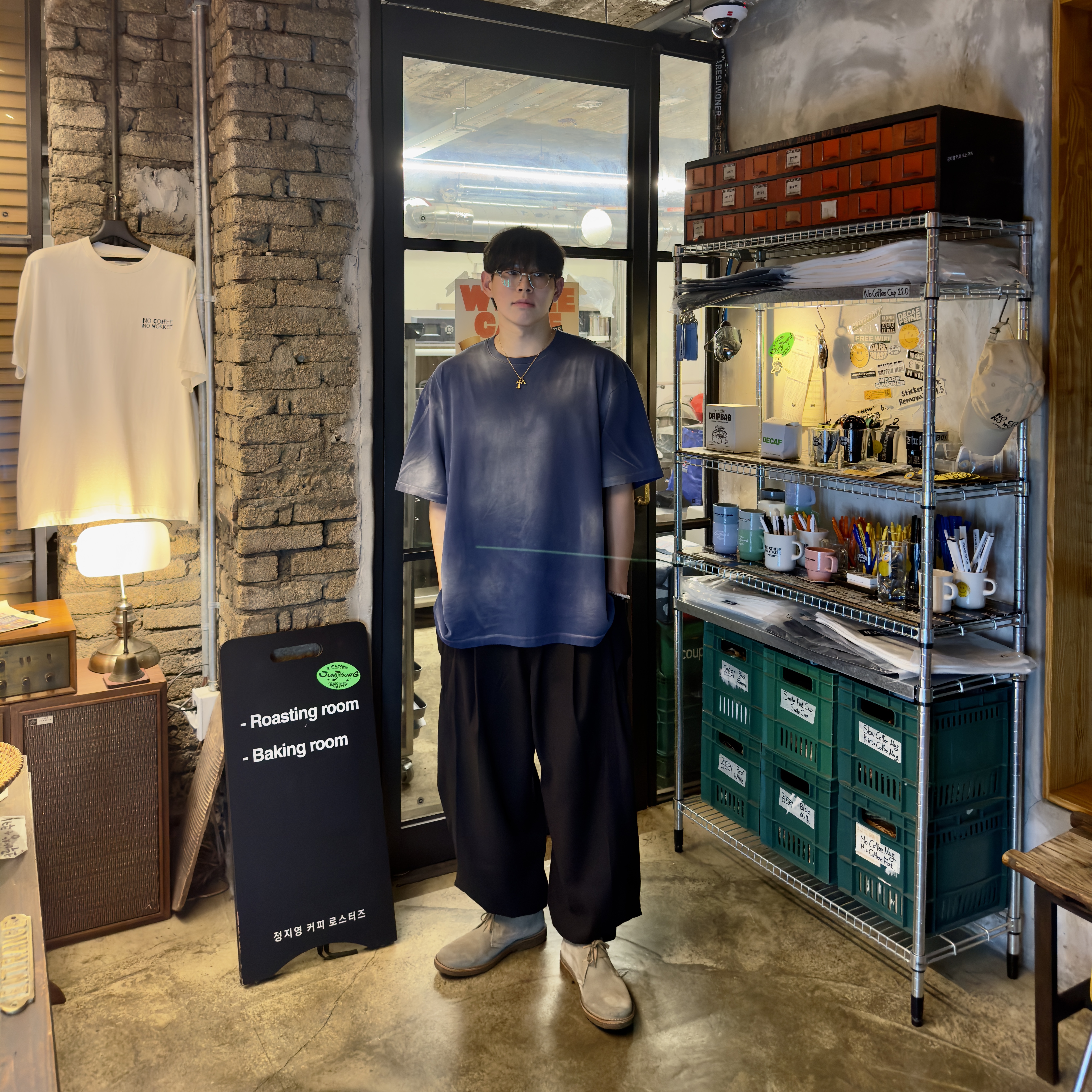 Nonnod Back Detail T-shirt Washed Navy 착용 스타일 - 1