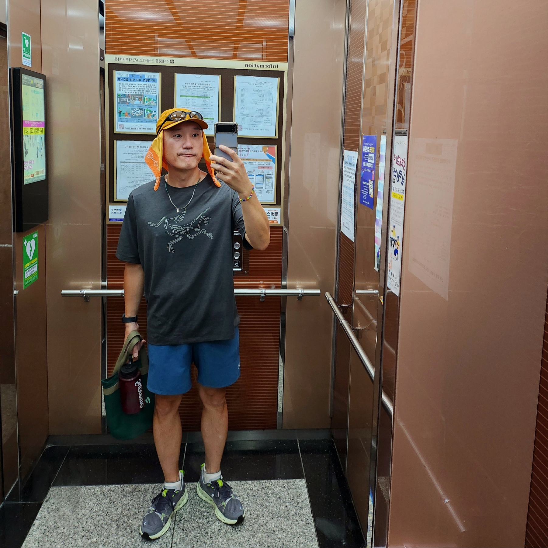 Arc'teryx Norvan Shorts 7 Inch Serene, Arc'teryx Cormac Logo SS T-Shirt Black Heather 착용 스타일