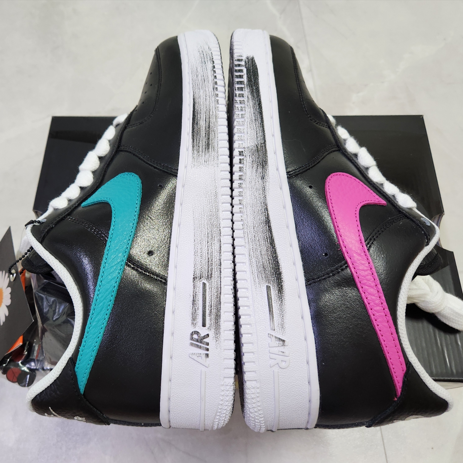 Nike x Peaceminusone Air Force 1 Low Para-Noise 3.0 Black and Multicolor 착용 스타일 - 2