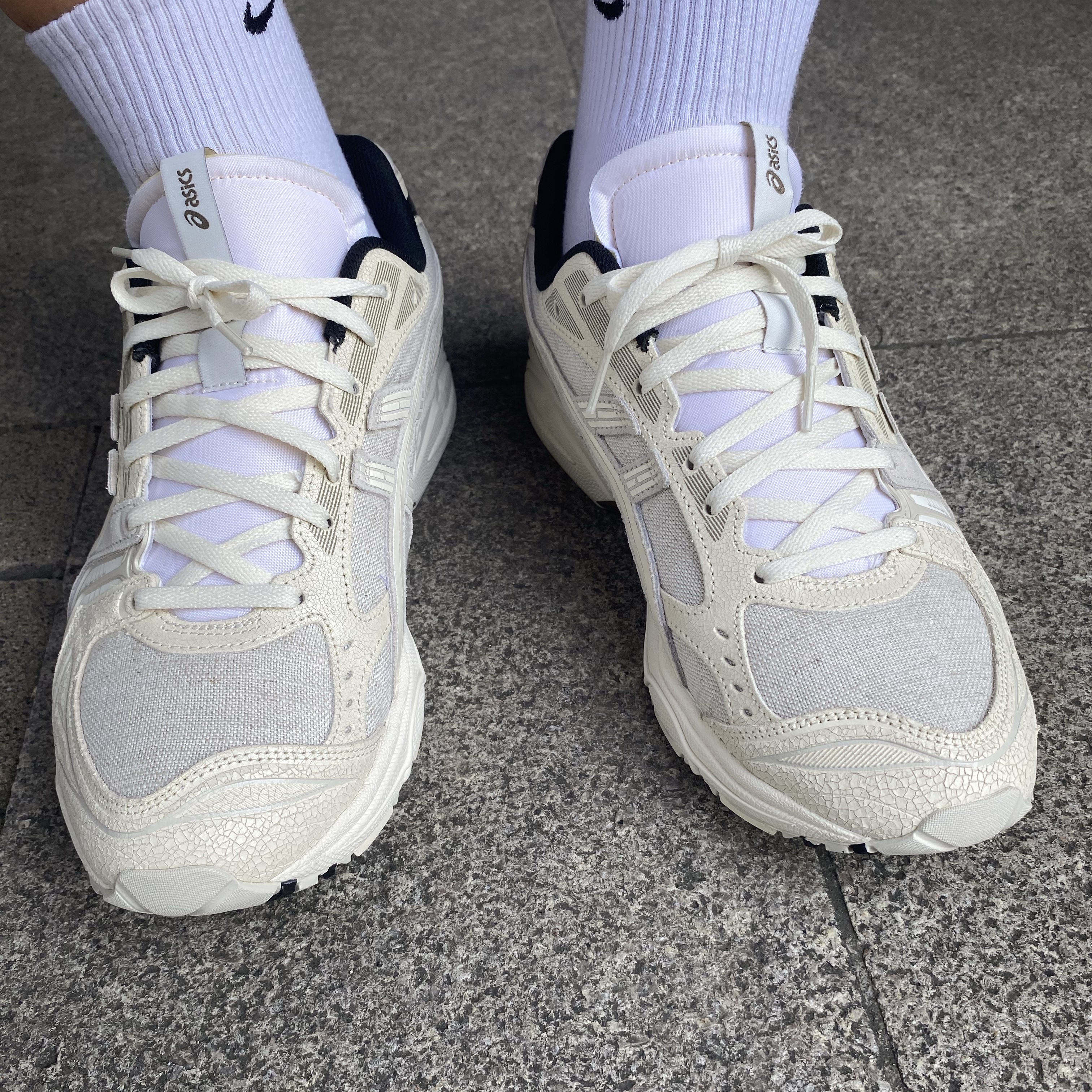 Asics Gel-Kayano 14 Imperfection Pack Cream 착용 스타일 - 1