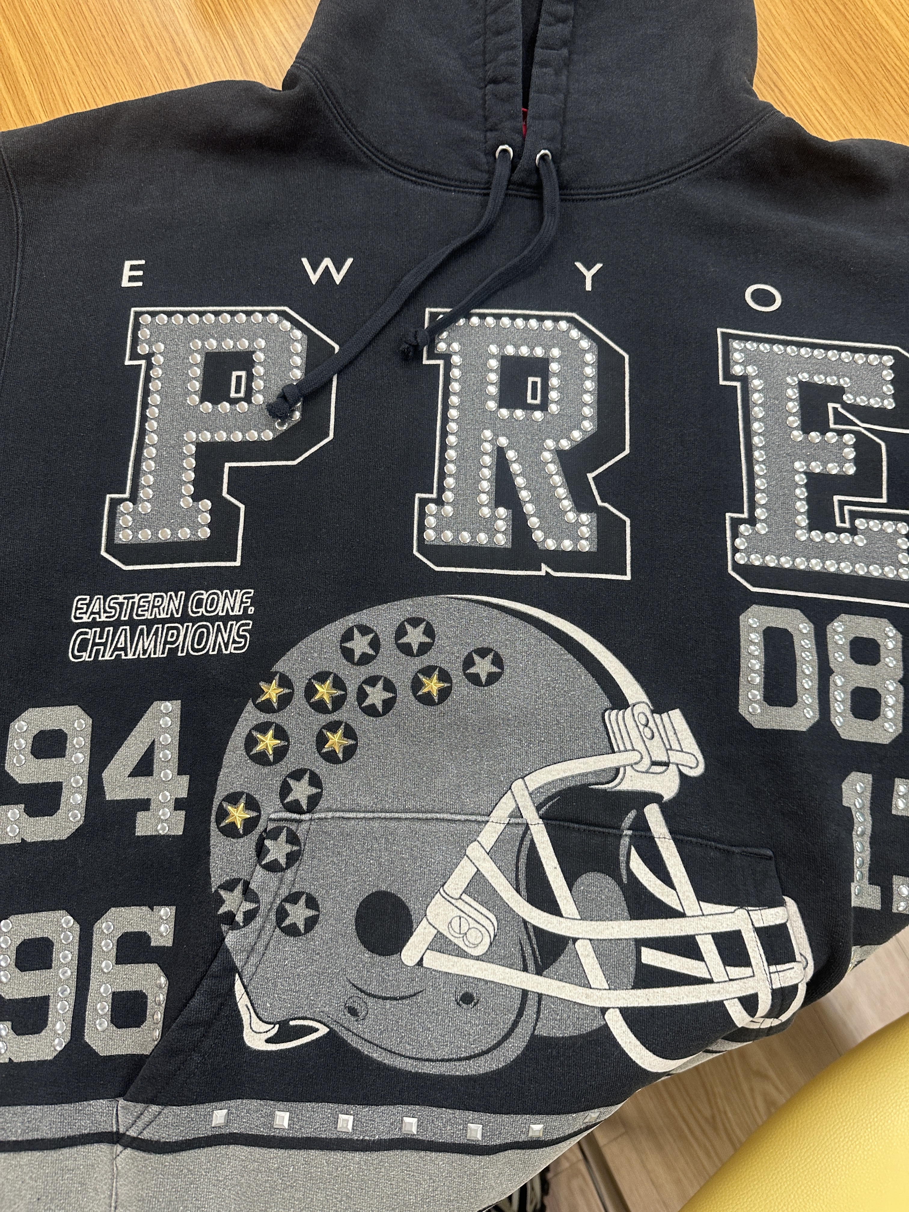 Supreme Champions Studded Hooded Sweatshirt Black - 24FW, Supreme Repeat Leather Belt Black 착용 스타일 - 2