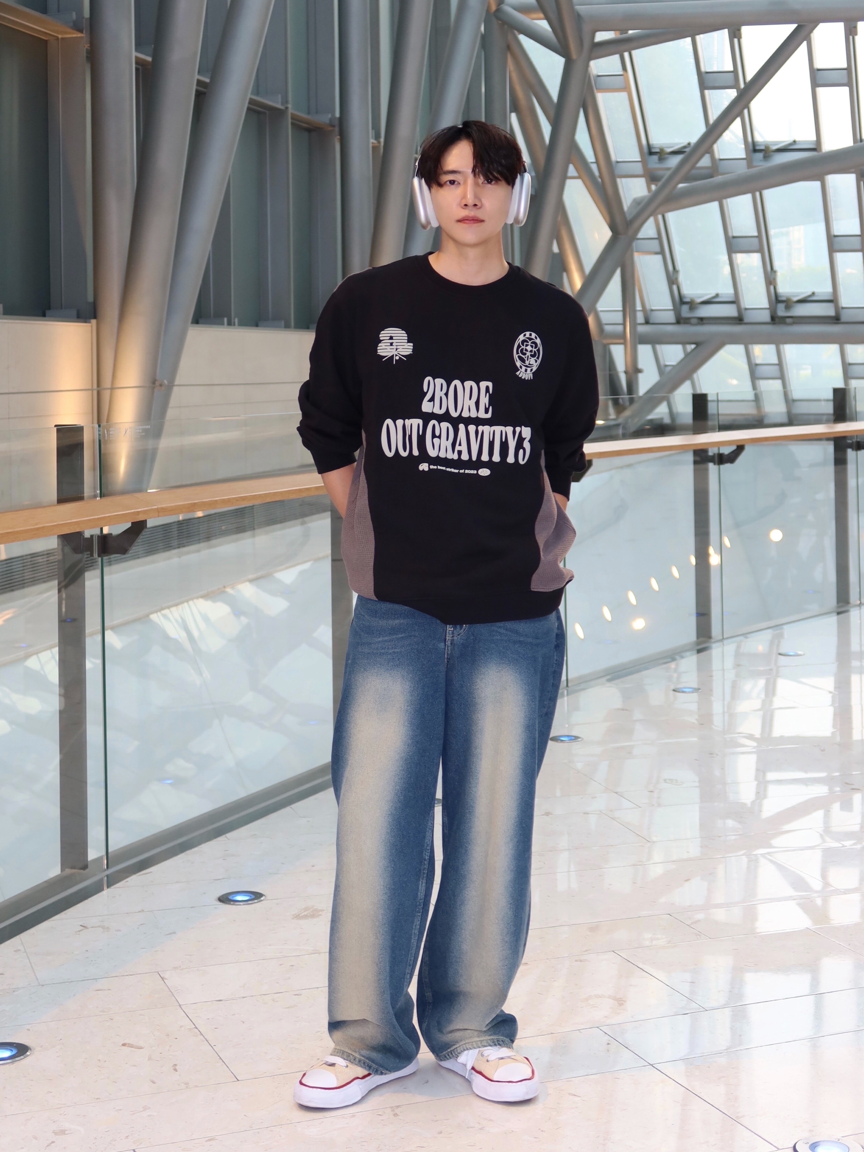 Maison Mihara Yasuhiro Peterson OG Sole Canvas Low-top Sneakers Natural, Apple AirPods Max Lightning Silver (Korean Ver.) 착용 스타일 - 2