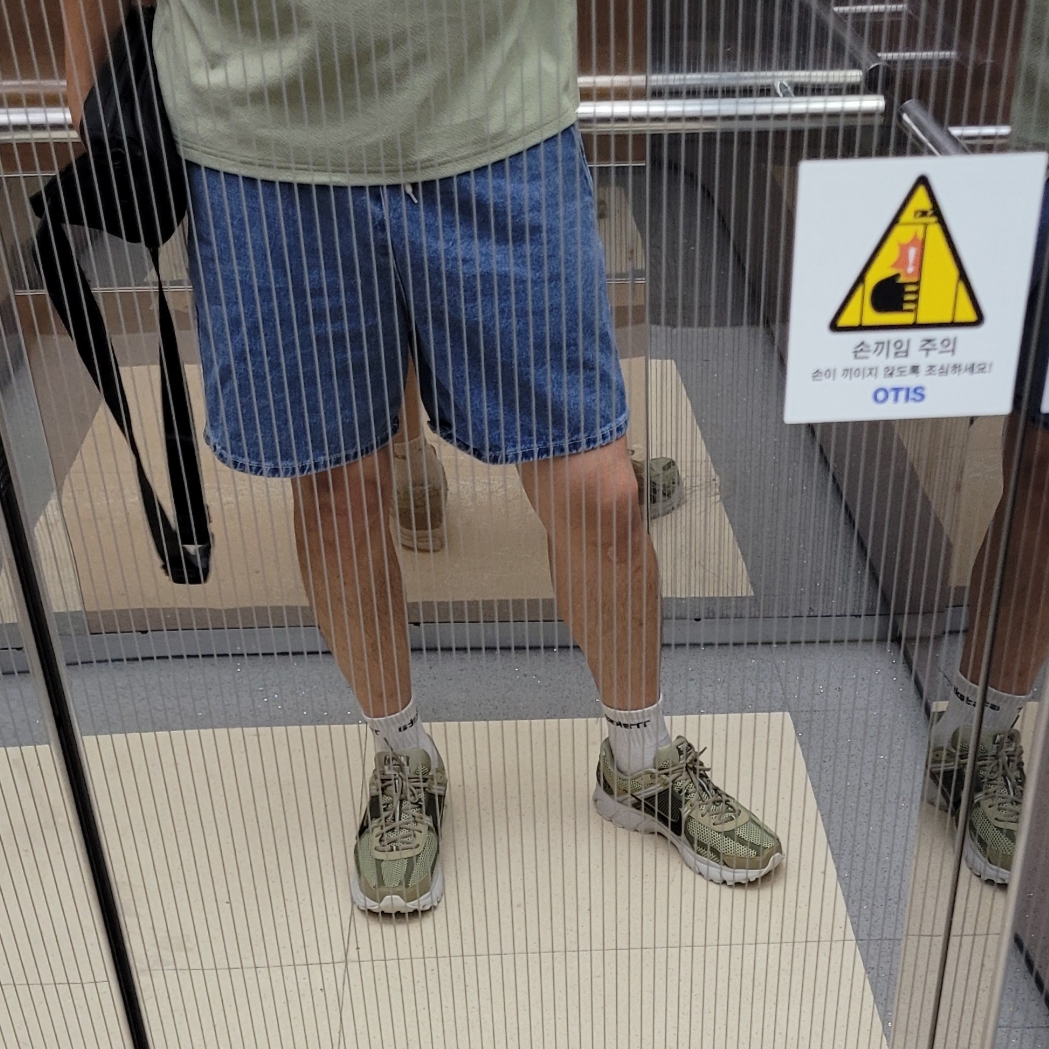 Nike Zoom Vomero 5 Neutral Olive Medium Olive 착용 스타일